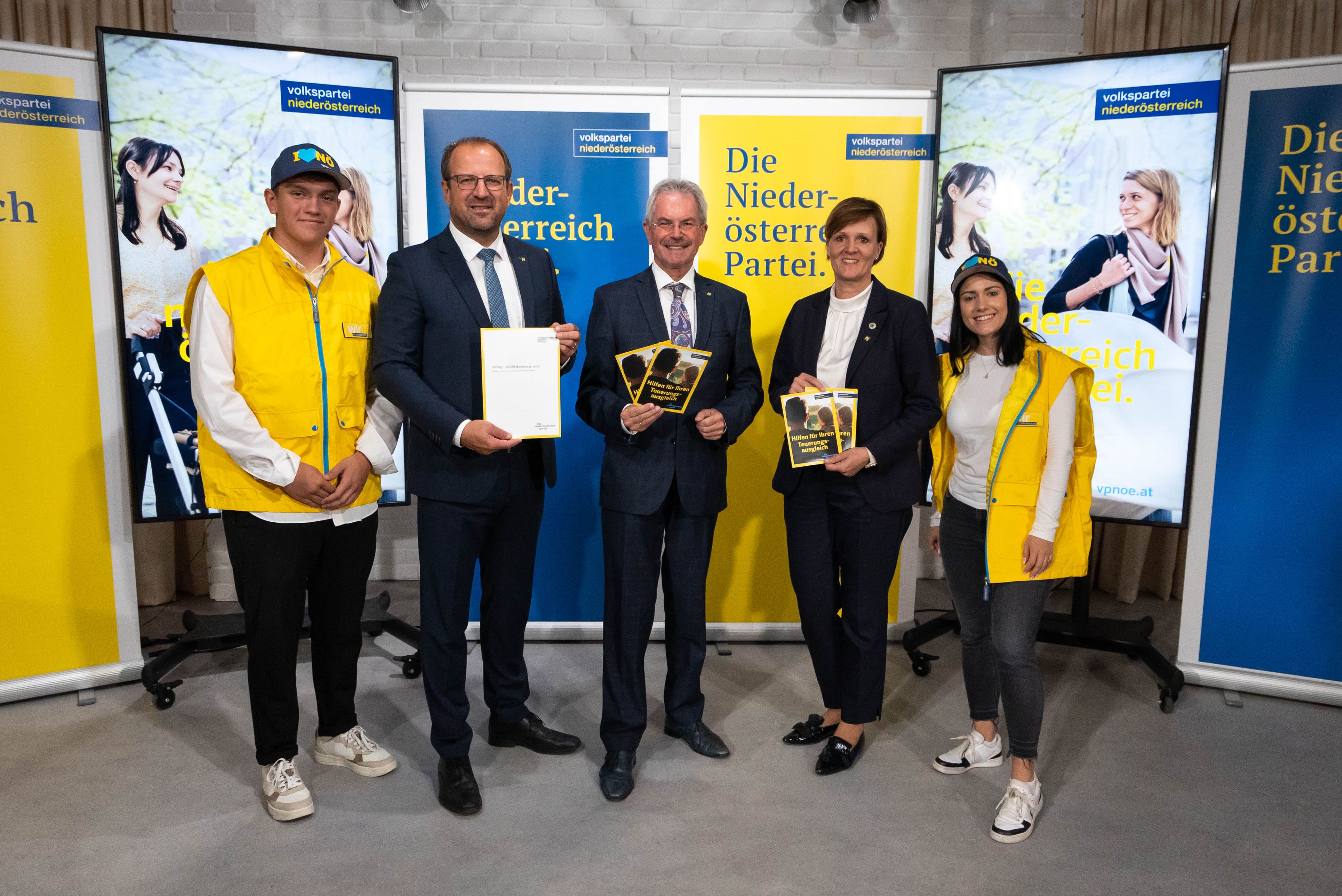 Informierten über diverse Förderungen: Mistelbachs Bezirksparteiobmann Landtagspräsident Karl Wilfing, VPNÖ-Landesgeschäftsführer Bernhard Ebner und Pöchlarns Stadträtin Barbara Kainz