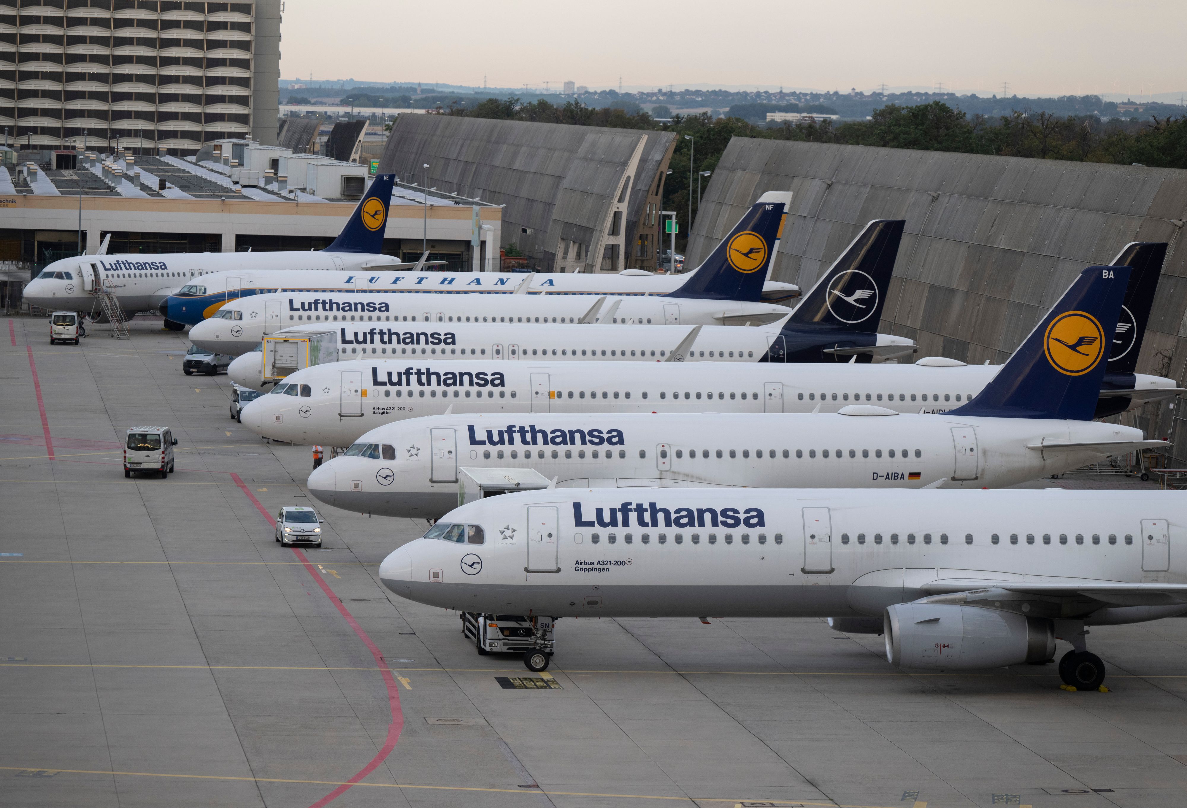 Die Pilotinnen und Piloten der Lufthansa sind am Freitag in einen ganztägigen Streik getreten. 