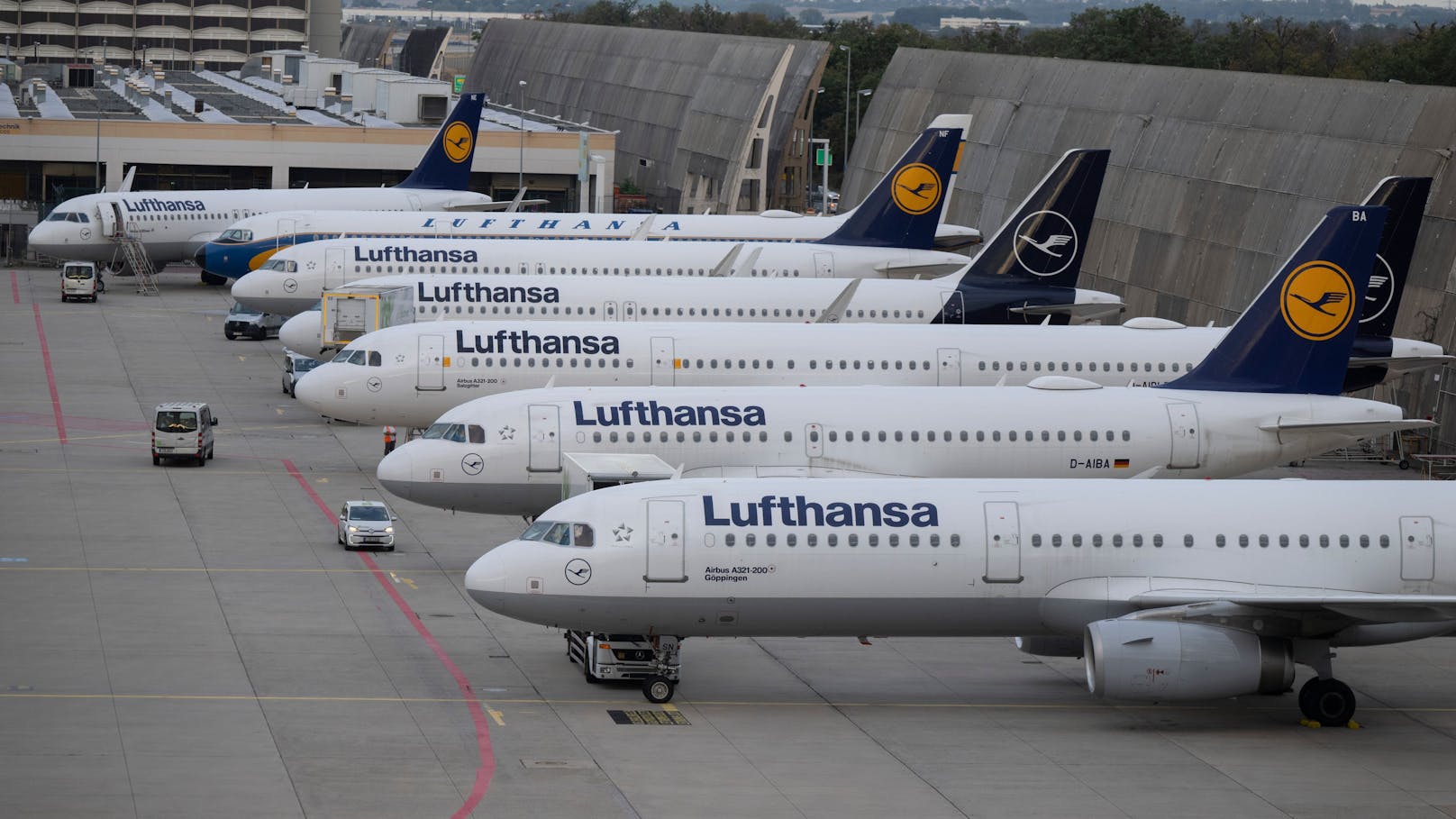 Die Pilotinnen und Piloten der Lufthansa sind am Freitag in einen ganztägigen Streik getreten. 