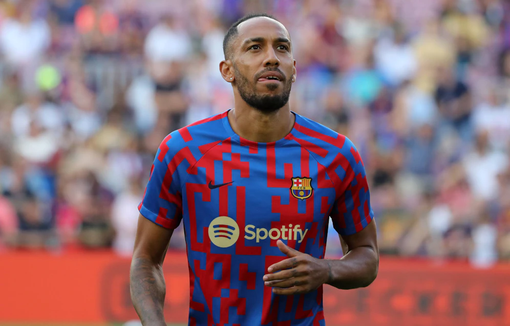 Aubameyang verlässt Barcelona und wechselt zu Chelsea.