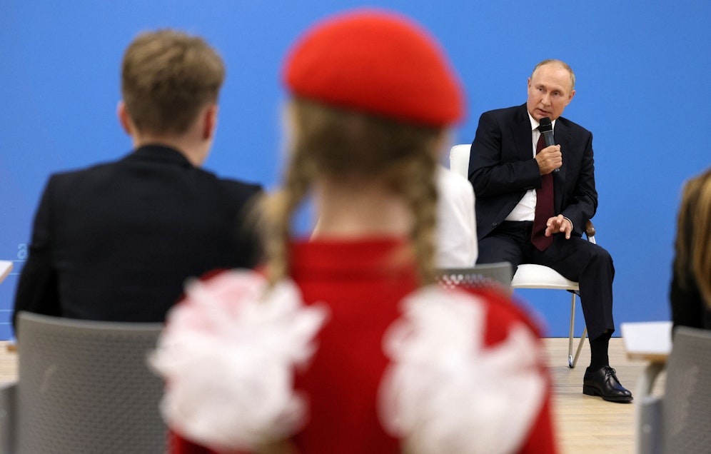 Wladimir Putin sprach mit Muster-Schülern über 