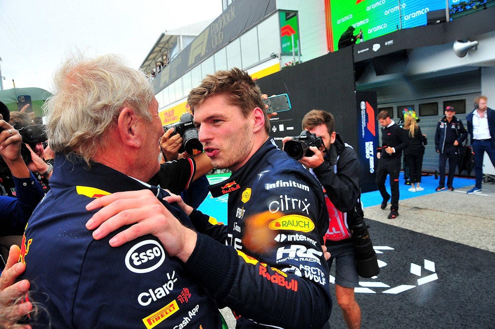 Helmut Marko lobt Max Verstappen. 