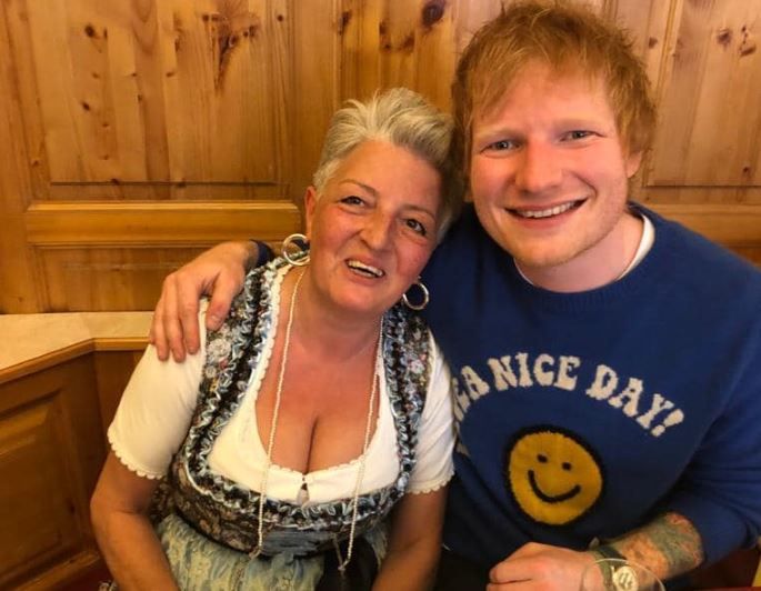 Weltstar Ed Sheeran in Wien mit Andrea Schröfl, Chefin vom 