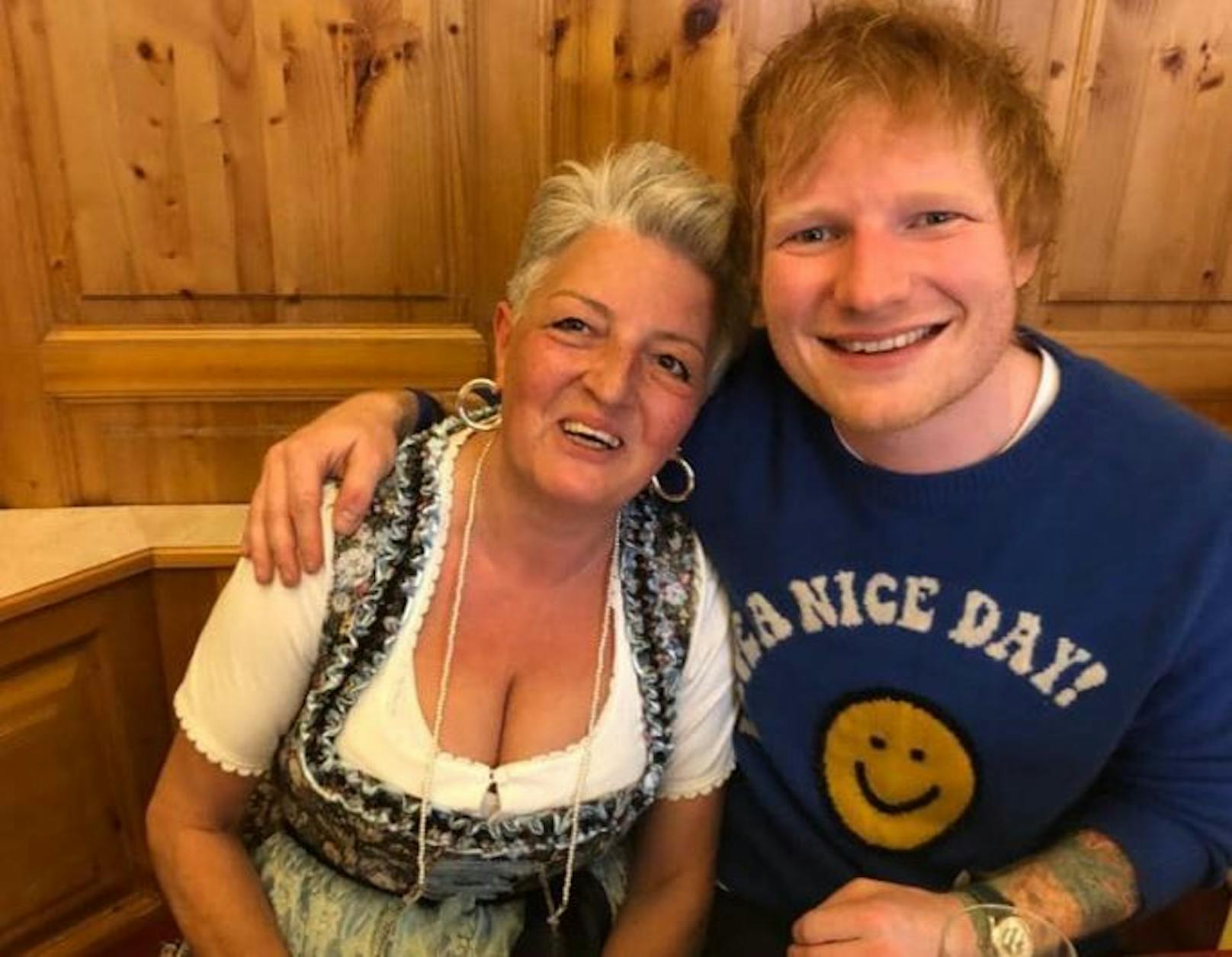 Ed Sheeran blödelt mit Kellnerin in Wiener Lokal