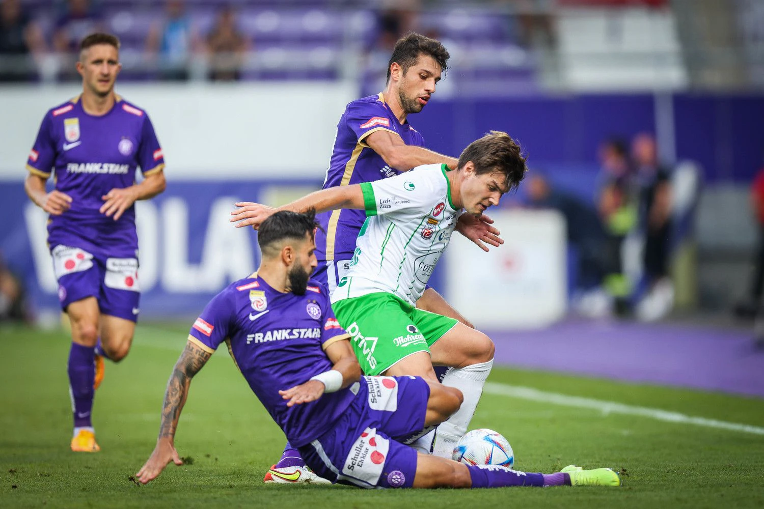 Austria-Kapitän Lukas Mühl spricht die Defensiv-Schwächen an. 