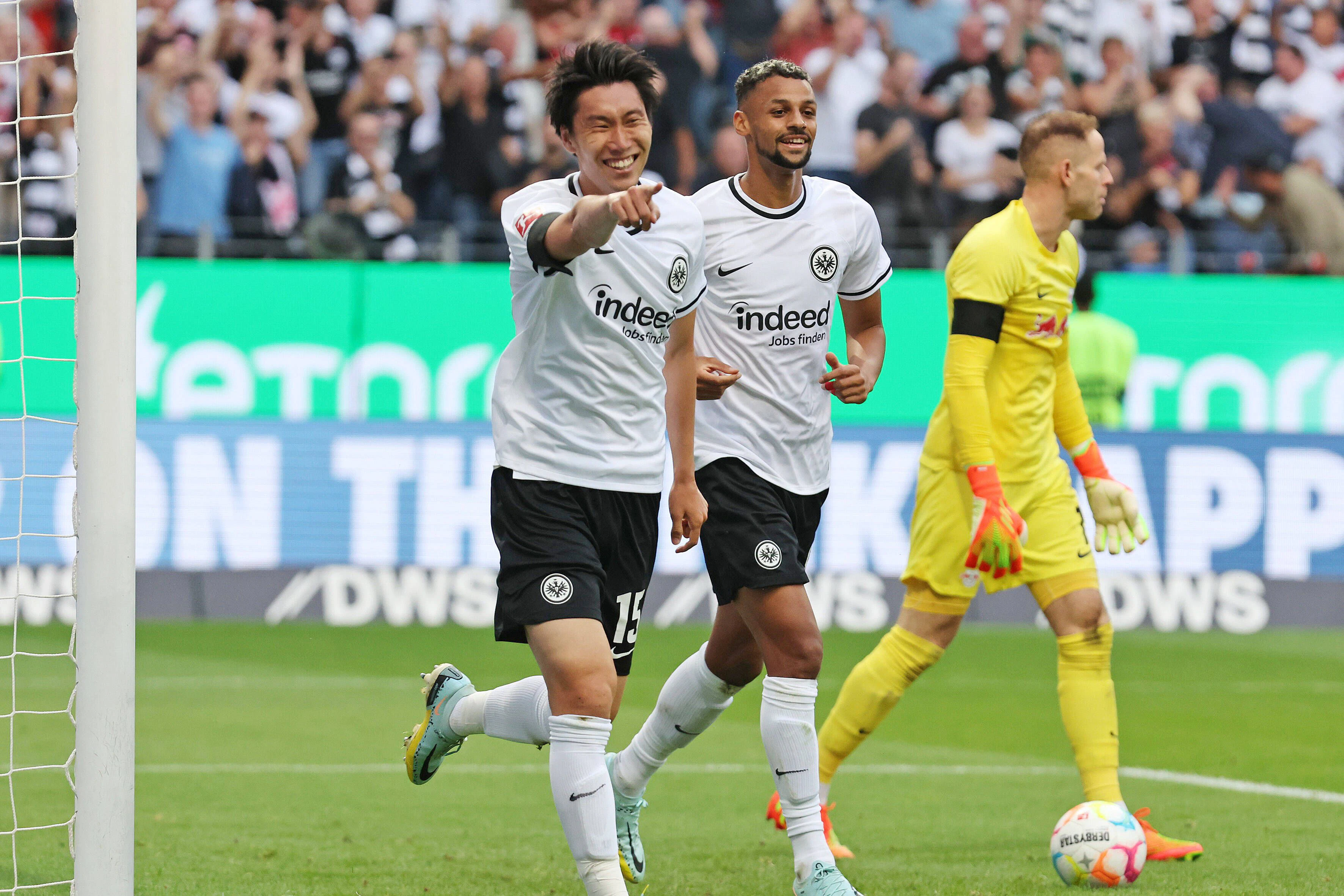 Eintracht Frankfurt feiert einen klaren 4:0-Erfolg gegen RB Leipzig. 
