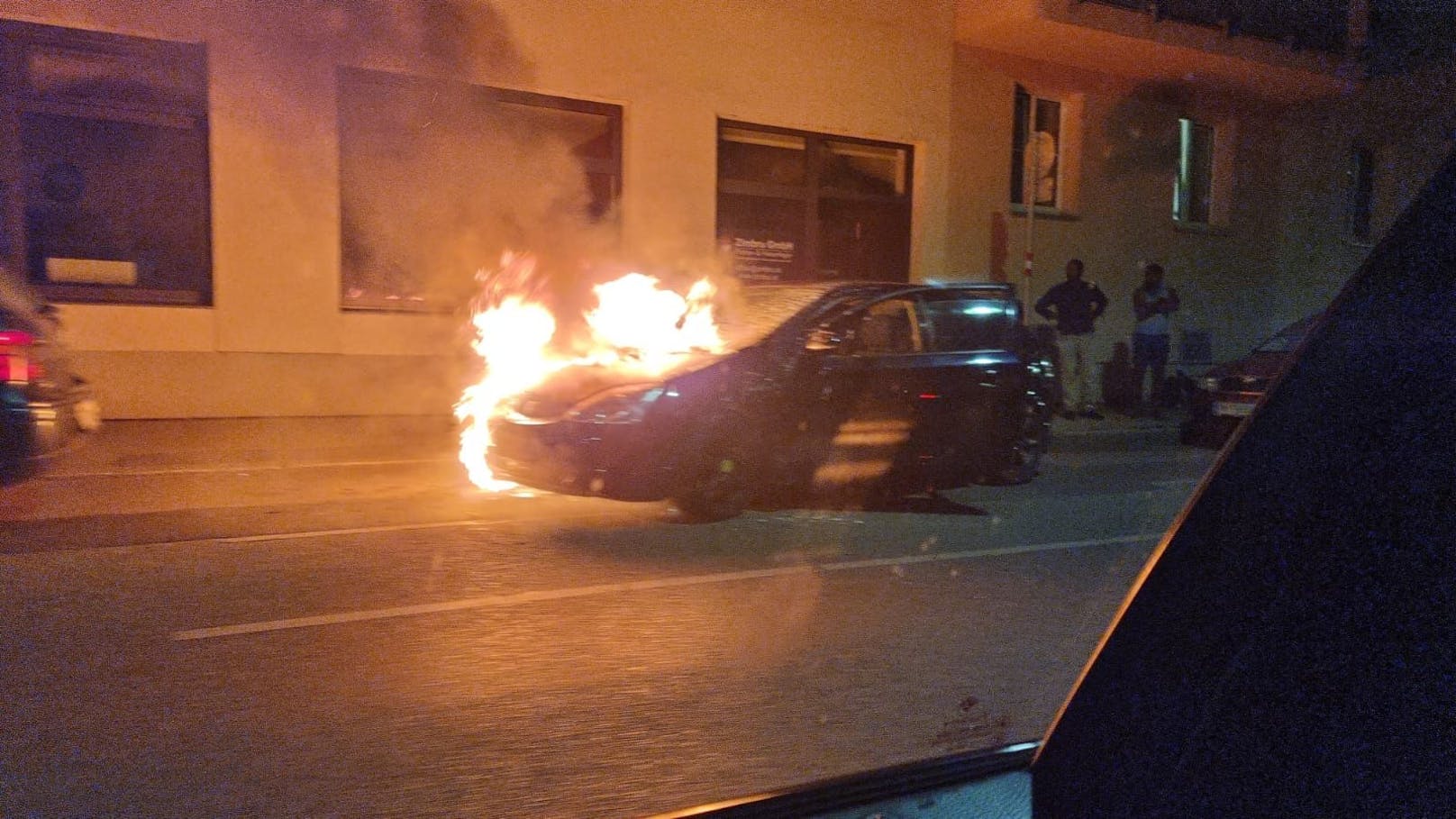 In der Nacht auf Samstag brannte ein Honda Civic ab. 