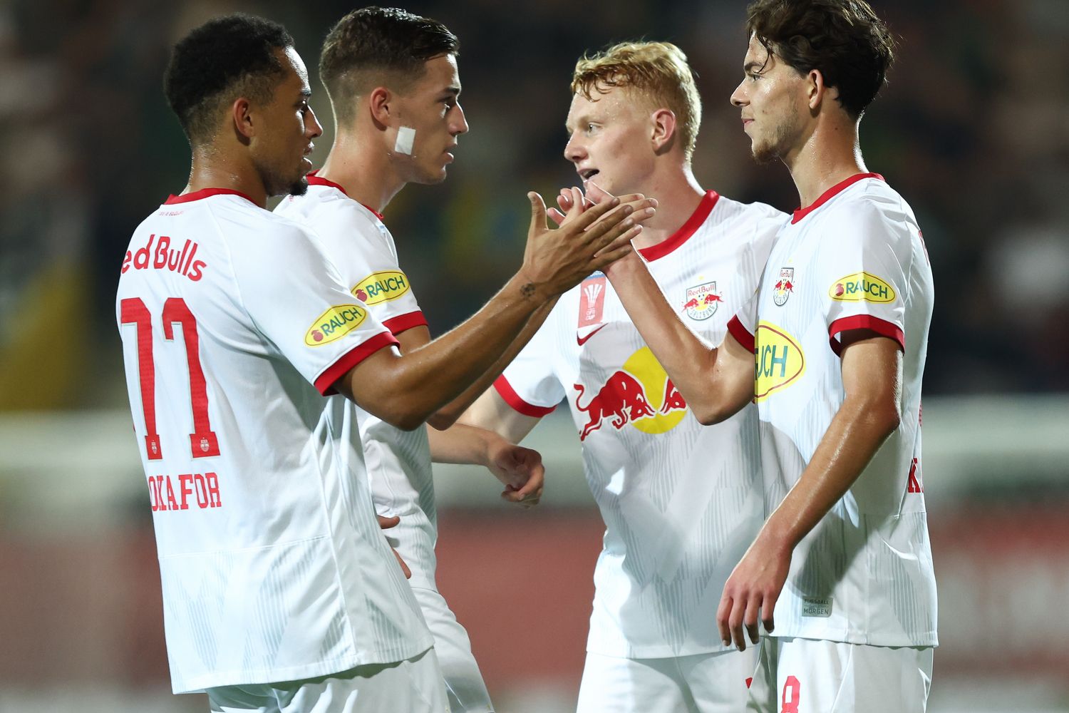 Noah Okafor trifft gegen die WSG Tirol. 