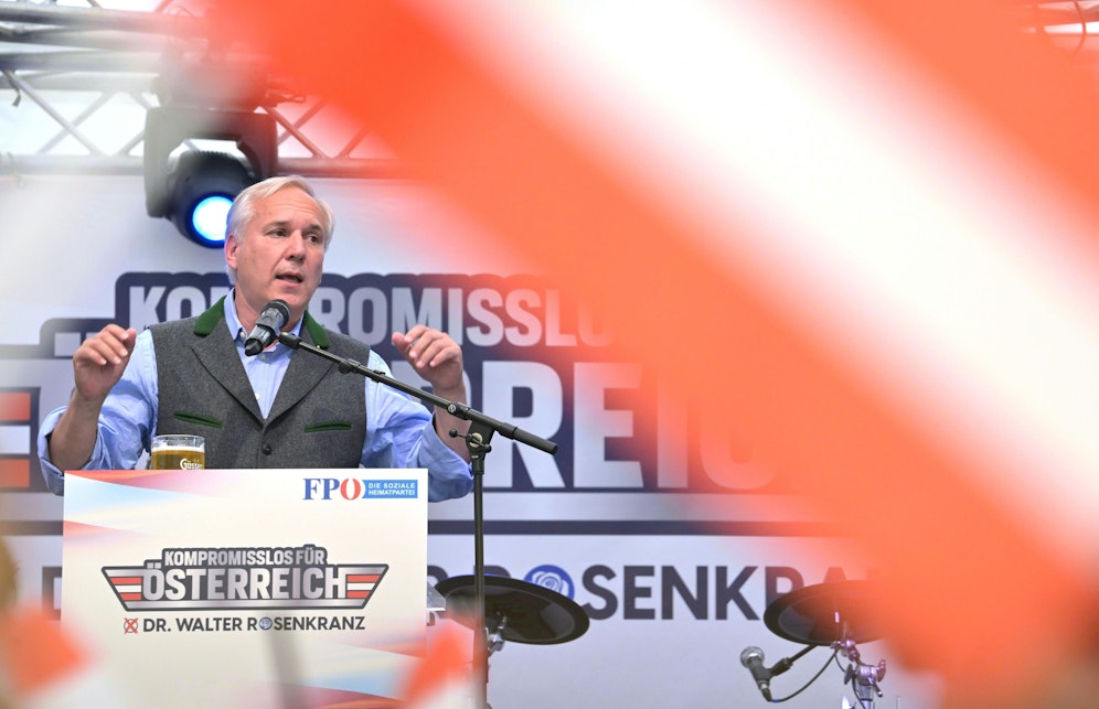 Walter Rosenkranz beim Wahlkampfauftakt in Wels. 