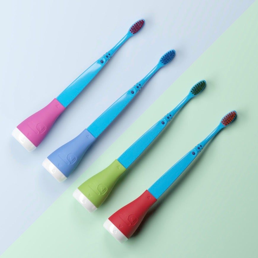 In der Spiele-App von Playbrush wartet ab September jetzt der kleine Drache Dayo darauf, gehegt und gepflegt zu werden.