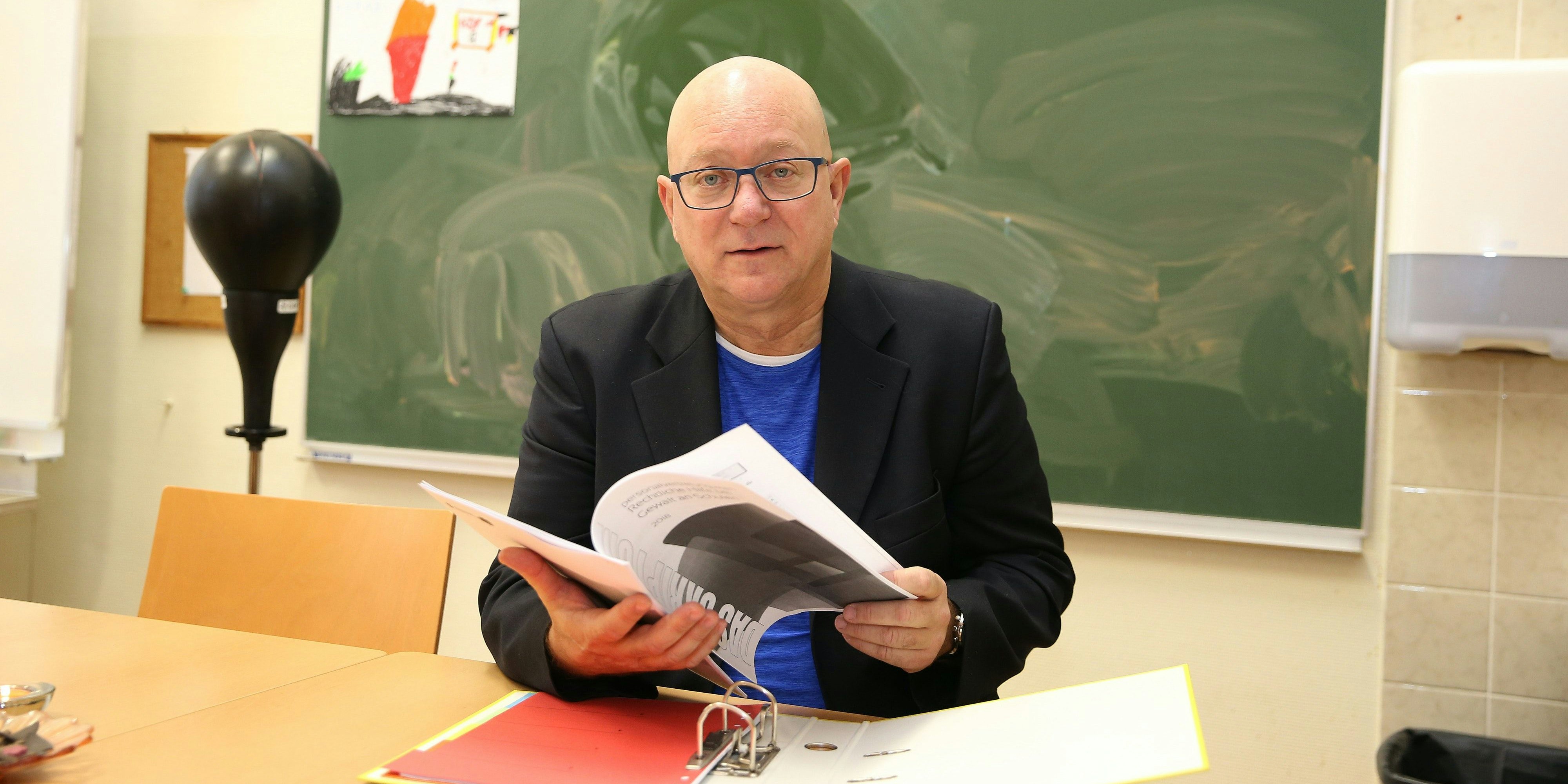 Niki Glattauer war Lehrer und Schuldirektor und vergibt in "Heute" Noten.