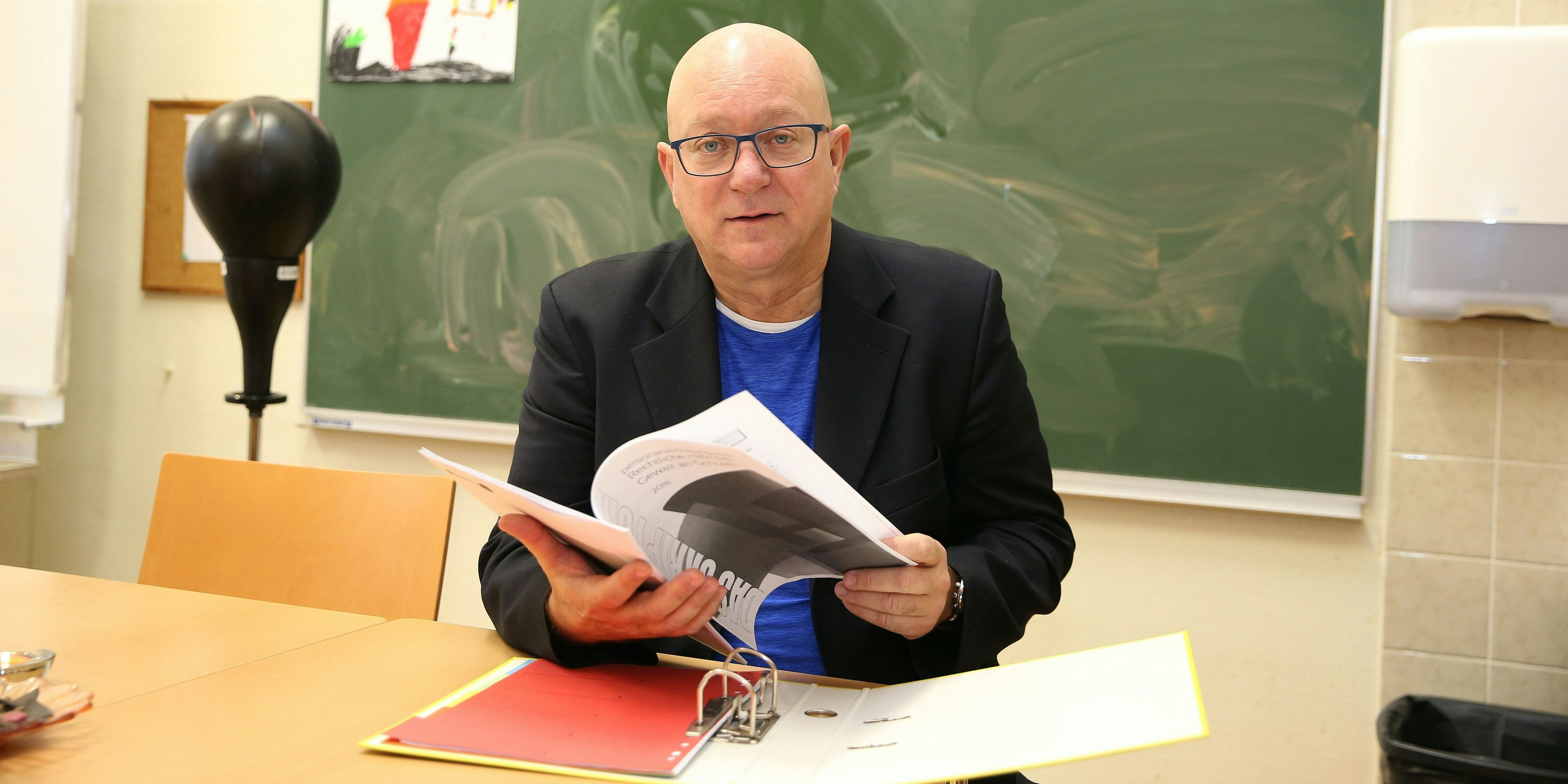 Niki Glattauer war Lehrer und Schuldirektor und vergibt in "Heute" Noten.