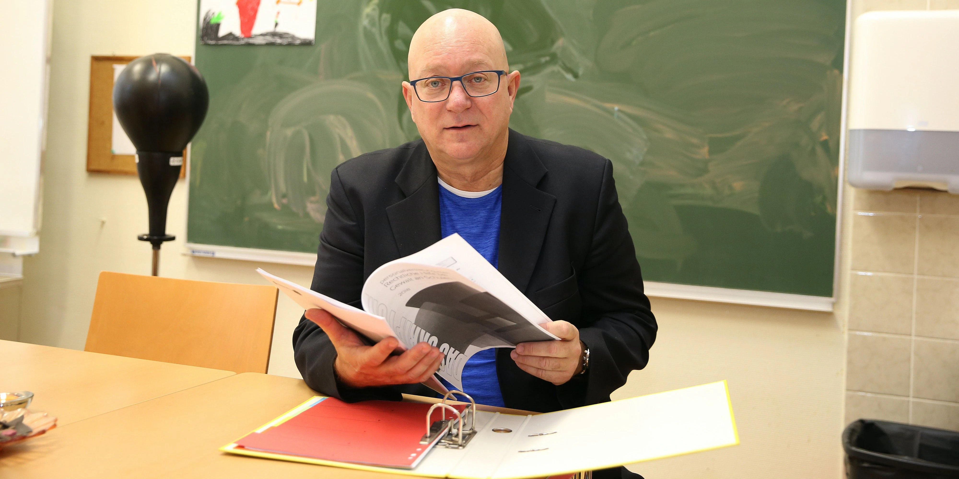 Niki Glattauer war Lehrer und Schuldirektor und vergibt in "Heute" Noten.