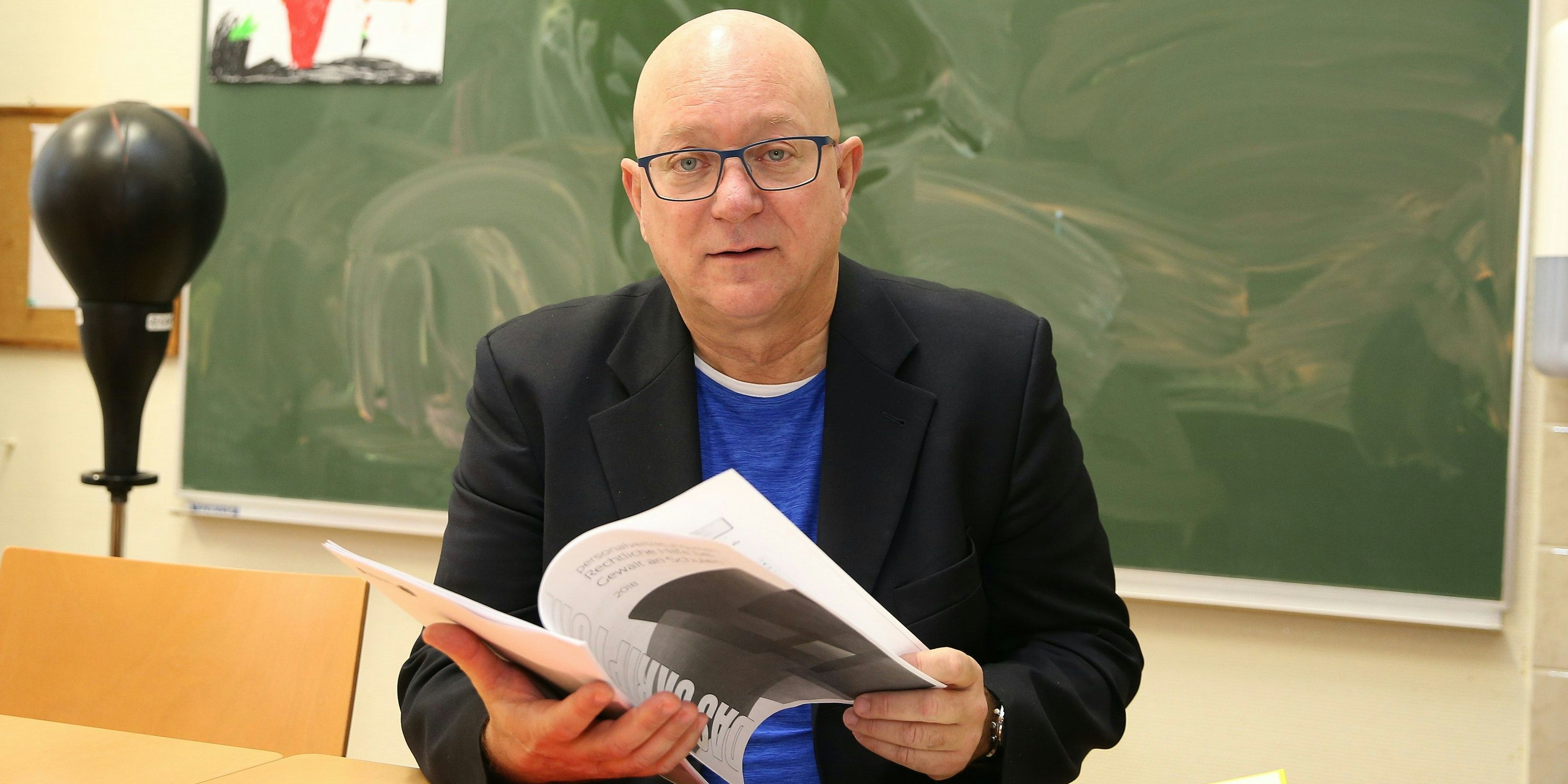 Niki Glattauer war Lehrer und Schuldirektor und vergibt in "Heute" Noten.