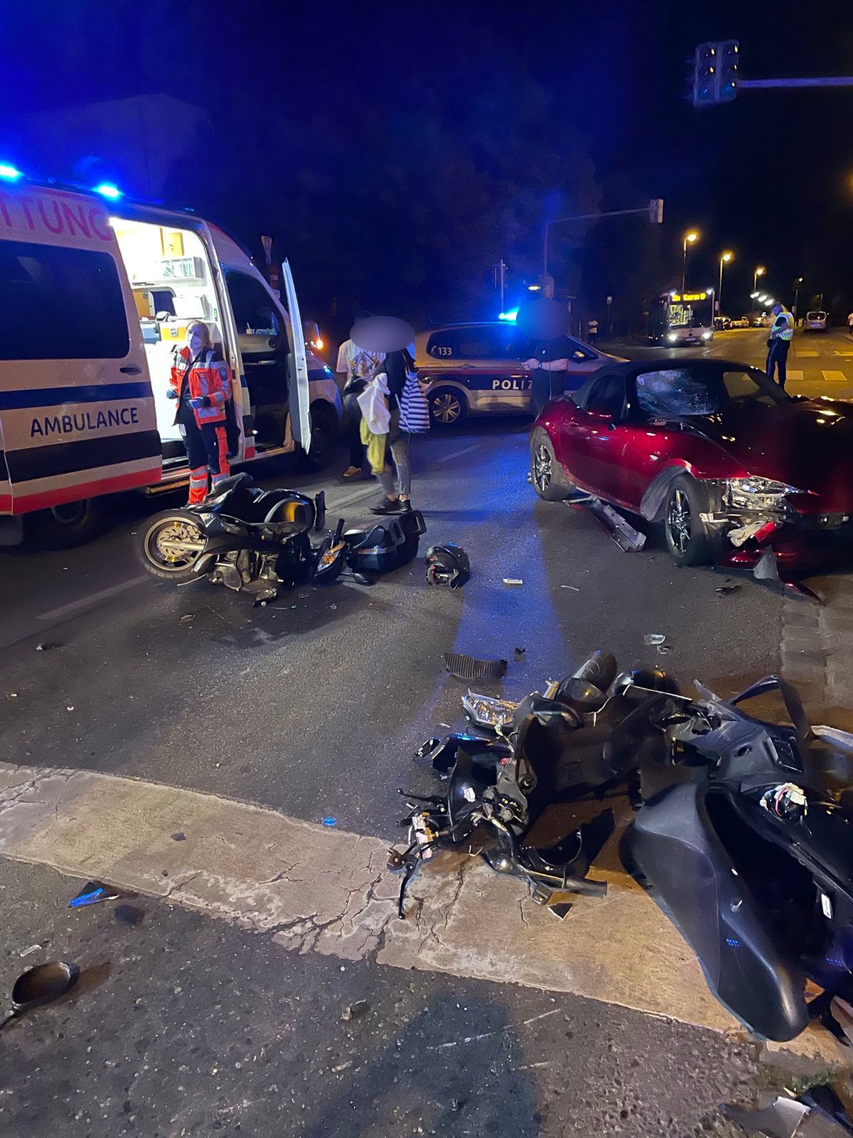 Die Berufsrettung Wien im Einsatz an der Unfallstelle.