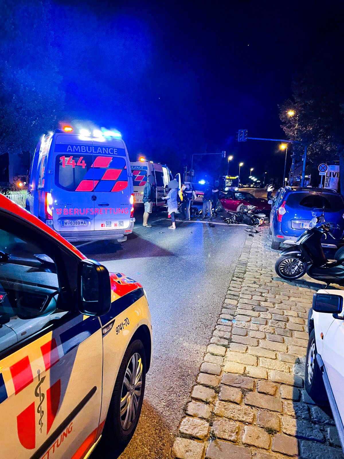 Die Berufsrettung Wien im Einsatz an der Unfallstelle.