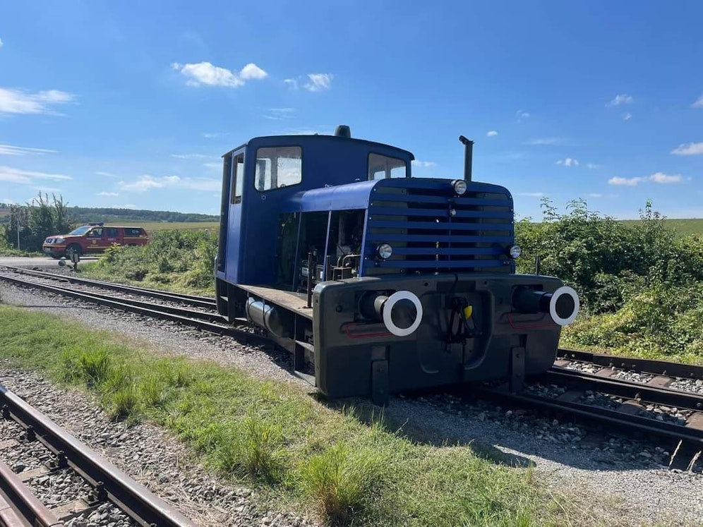 Lok entgleiste im Bezirk Mistelbach: Feuerwehr im Einsatz