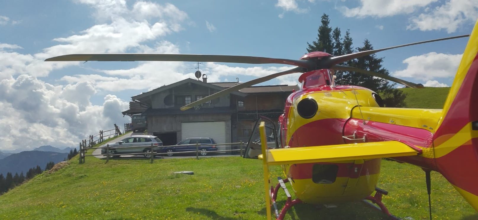 Das Kind wurde mit dem Rettungshubschrauber in das Krankenhaus Kufstein geflogen.