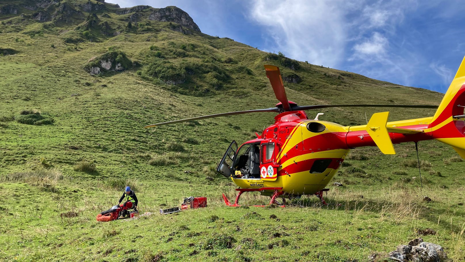 Ein 75-jähriger Mann ist bei einem Alpinunfall in Tirol ums Leben gekommen.