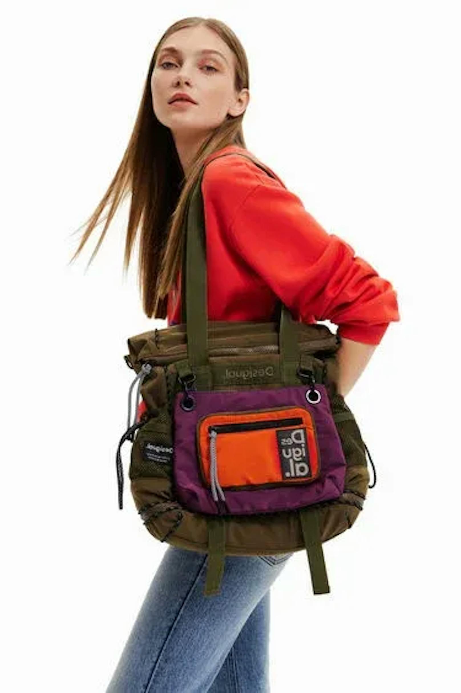 Wenn du dich nicht zwischen einem Rucksack oder einer Handtasche entscheiden kannst, wäre die einfachste Lösung, alle beide zu nehmen. Der 2-in-1-Rucksack bietet dir Vielfältigkeit und Style an.