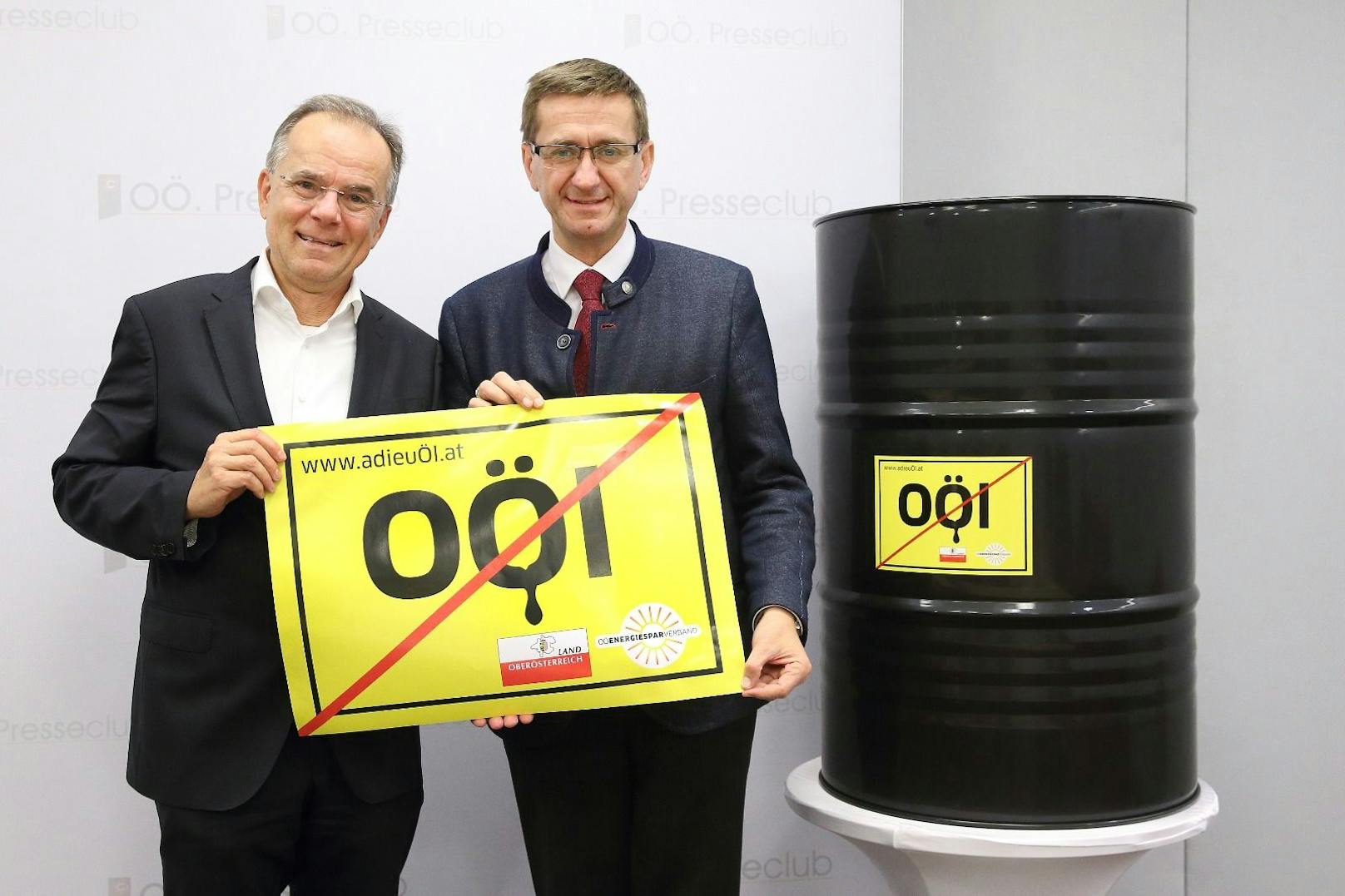 Gerhard Dell (links im Bild) und Energielandesrat Markus Achleitner (ÖVP)