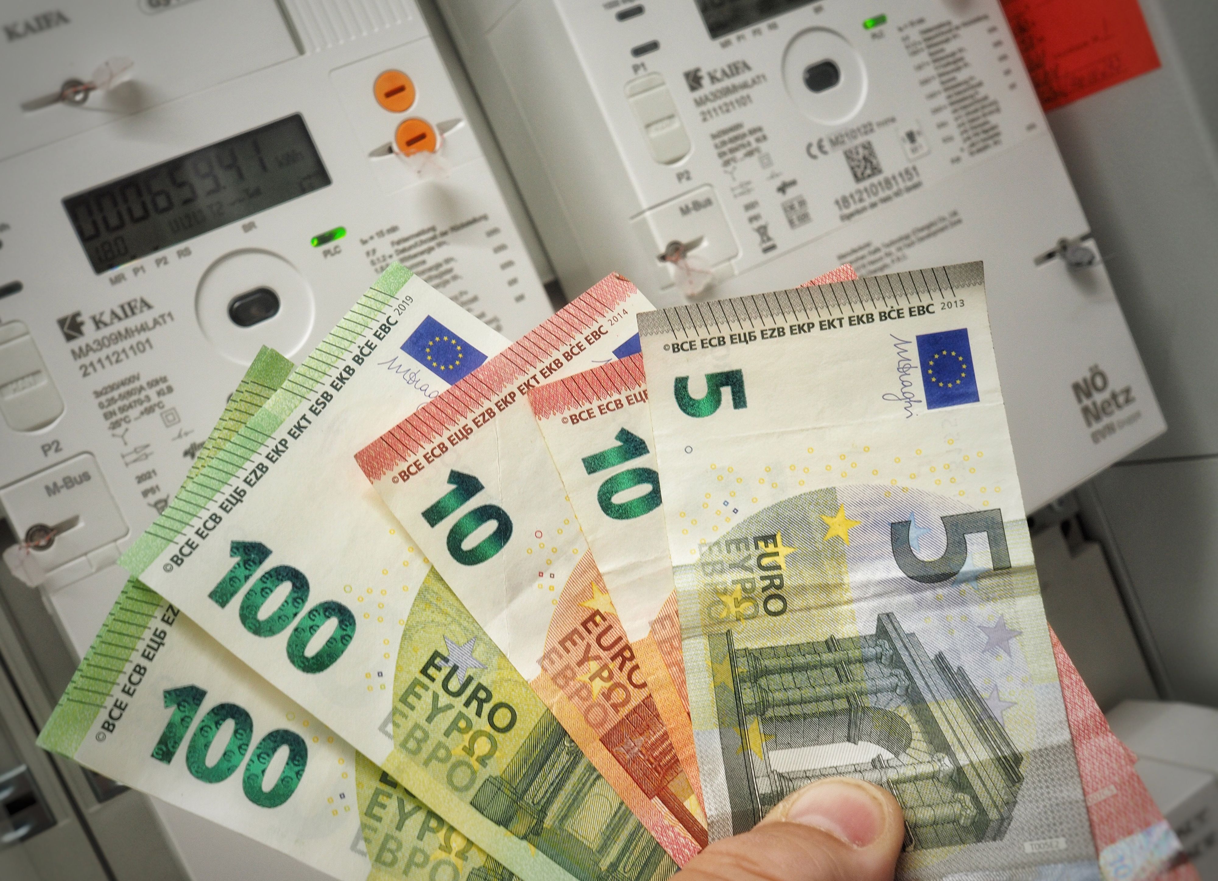 Am Mittwoch will die Bundesregierung die Strompreisbremse präsentieren. Schon zuvor hagelt es Kritik.