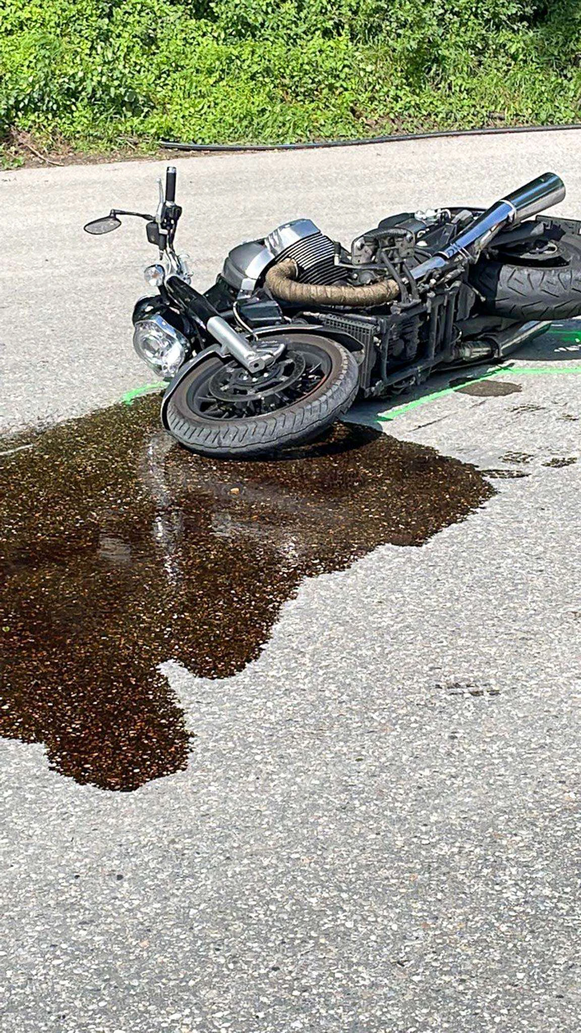 Biker kollidierte mit Lkw: Einsatzkräfte vor Ort