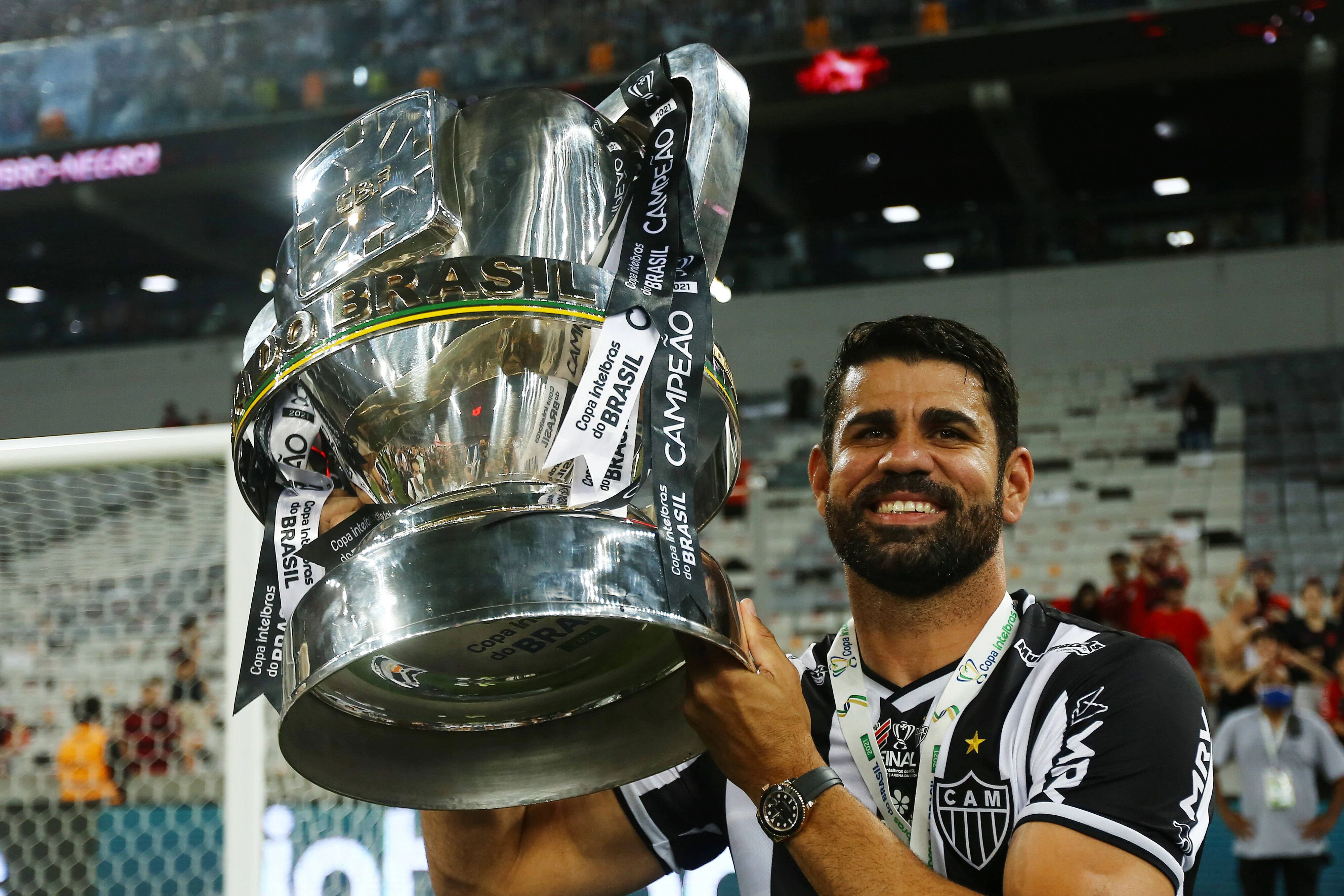 Diego Costa jubelt mit Atletico Mineiro über den Cupsieg.