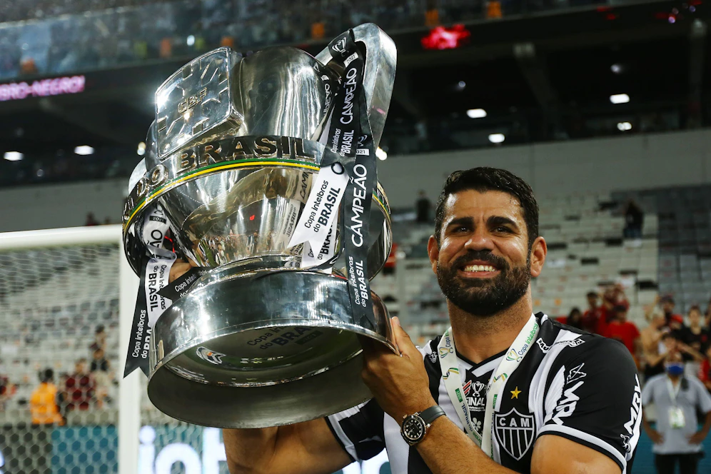 Diego Costa jubelt mit Atletico Mineiro über den Cupsieg.