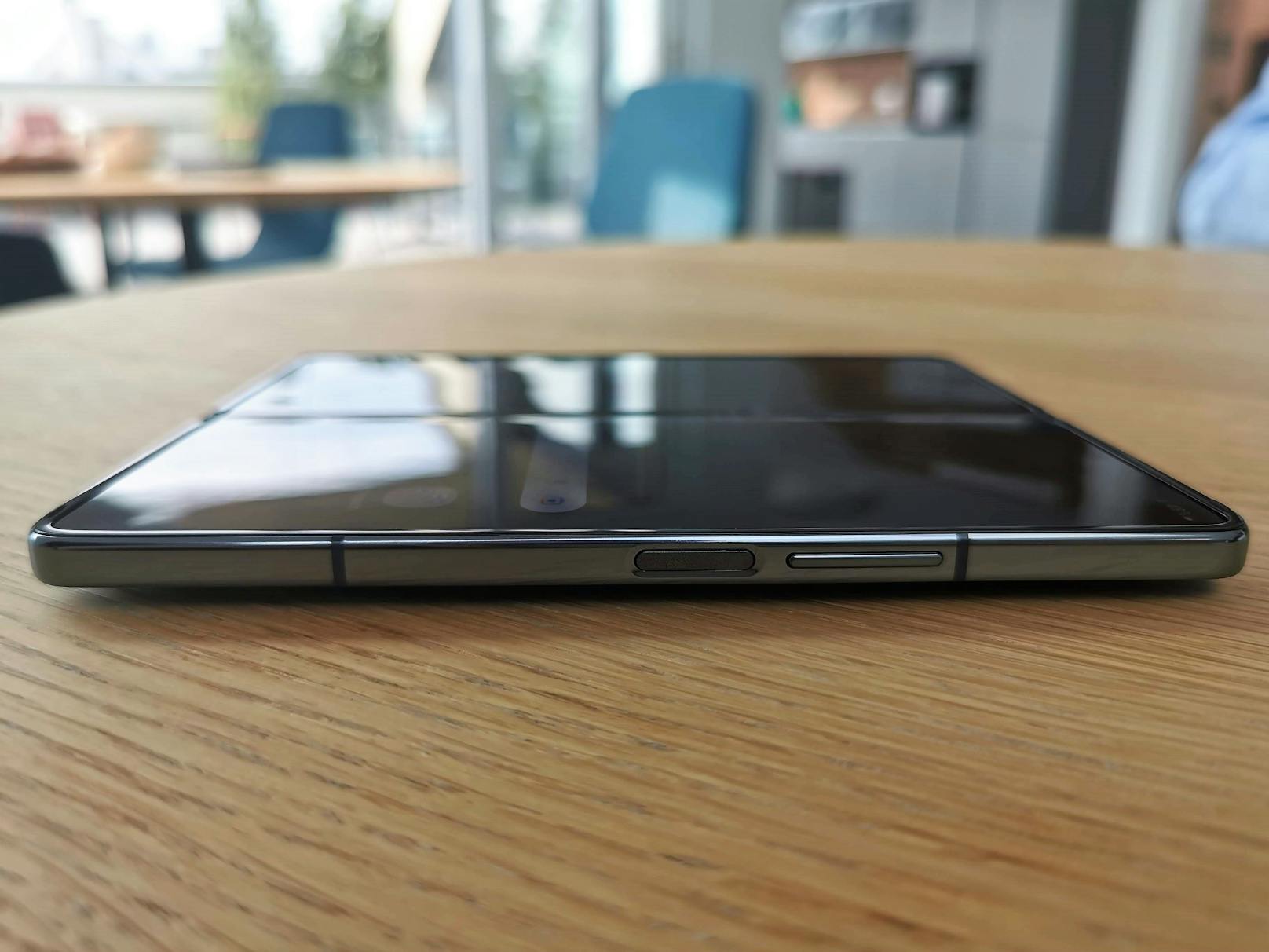 Das Samsung Galaxy Z Fold 4 ist der unangefochtene Smartphone-König am Falt-Thron ...