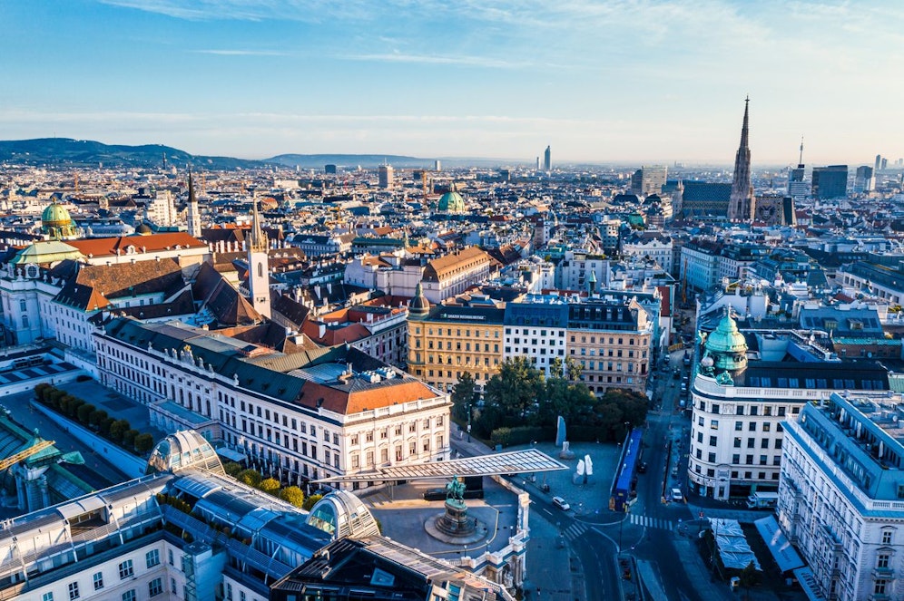 Der Verdächtige soll sich in Fitnesscentern in der Wiener Innenstadt selbst bedient haben.