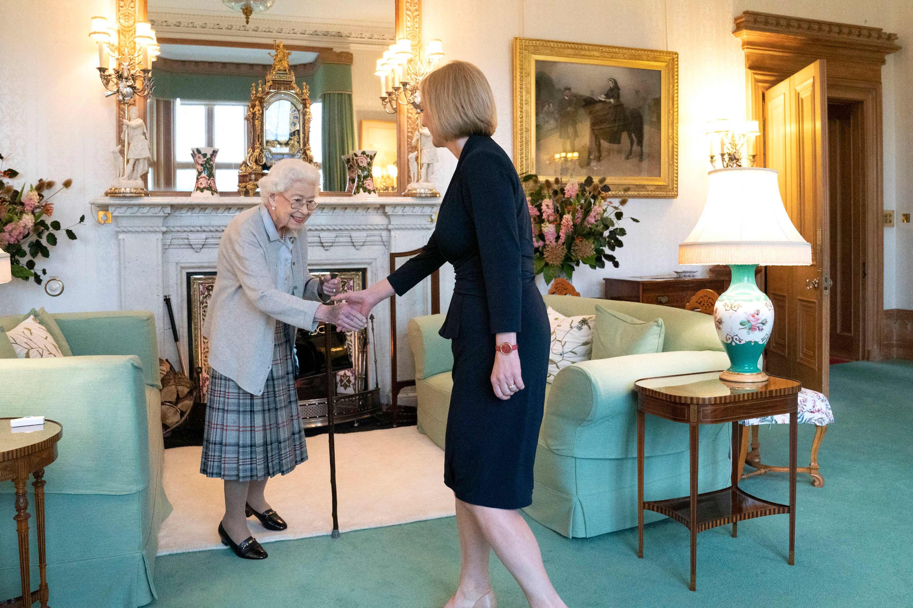 <strong>Queen Elizabeth II</strong> und Neo-Premierministerin <strong>Liz Truss</strong> trafen sich auf Balmoral Castle (Schottland)
