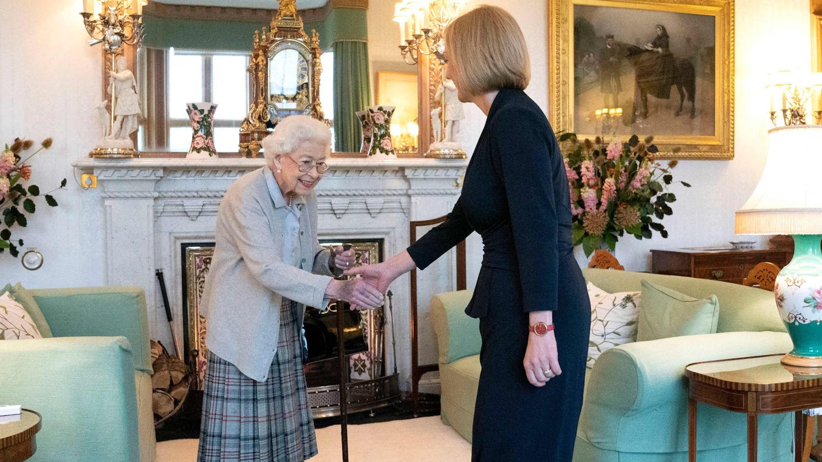 <strong>Queen Elizabeth II</strong> und Neo-Premierministerin <strong>Liz Truss</strong> trafen sich auf Balmoral Castle (Schottland)