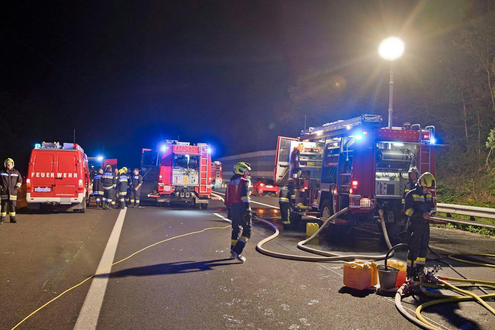 Das Führerhaus des Lkw brannte vollständig aus.