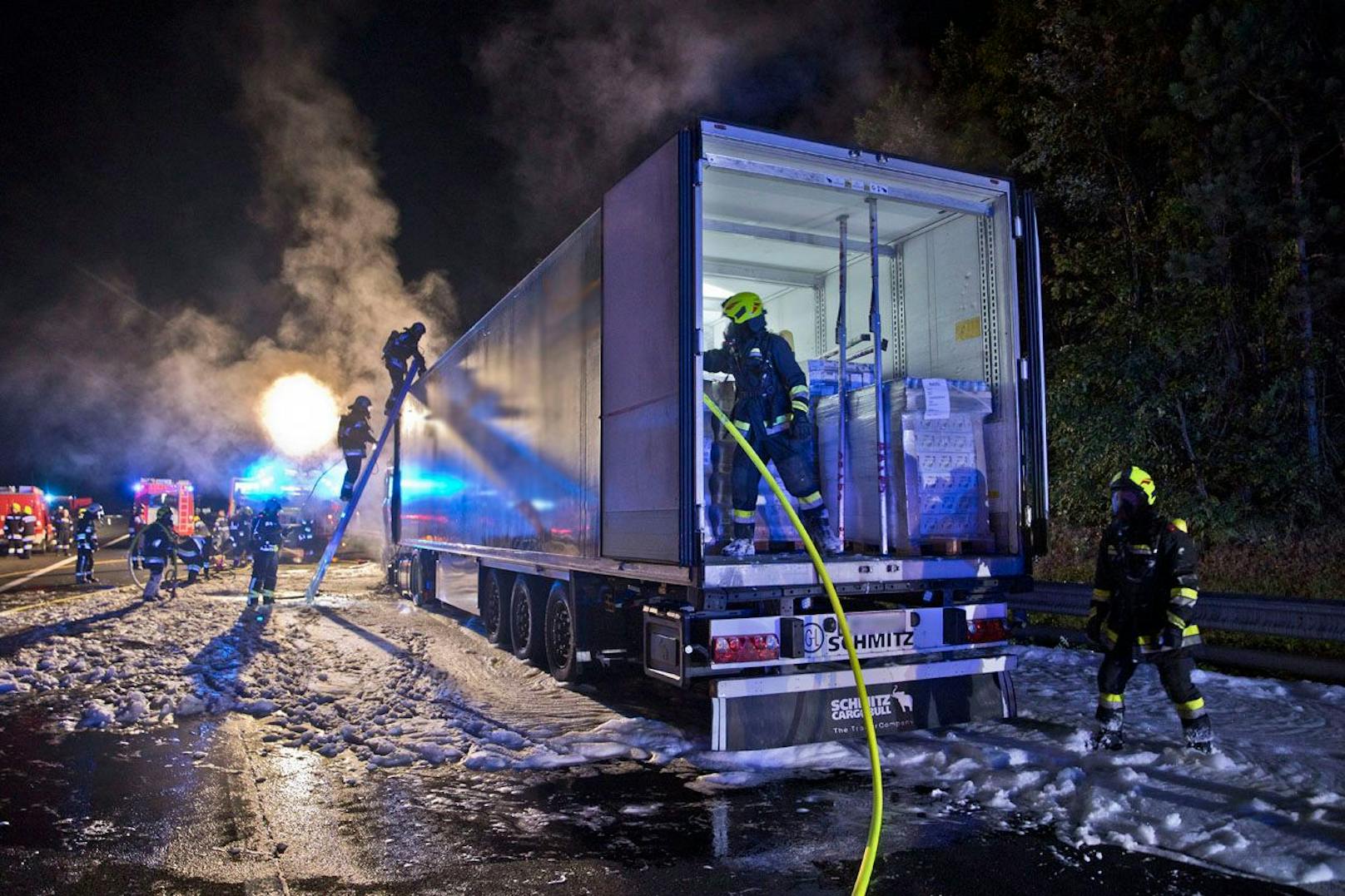 Das Führerhaus des Lkw brannte vollständig aus.