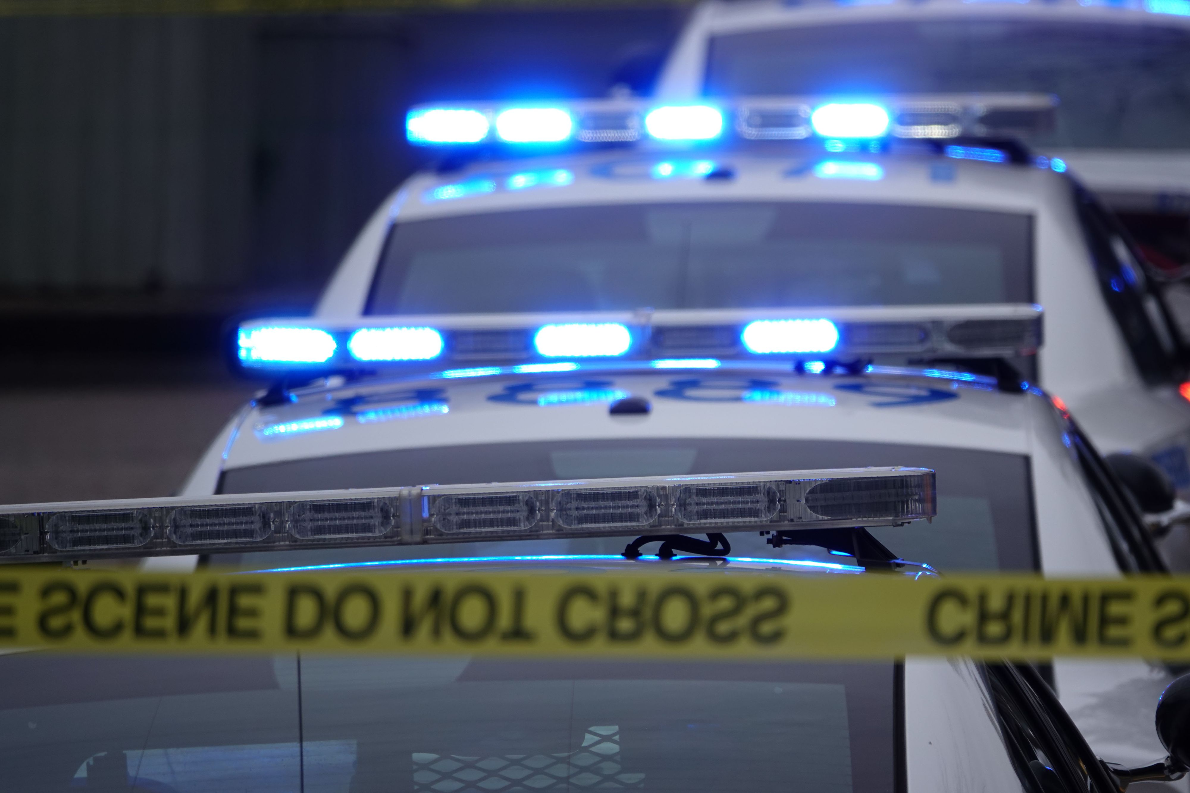 Download von www.picturedesk.com am 06.09.2022 (08:13).  March 13, 2020, Memphis, Tennessee, USA: Memphis police vehicles outside of a crime scene. More than 12,000 rape kits went untested in Memphis over the decades. Many kits held evidence that if timely tested could have stopped repeat offenders from attacking additional victims. (Credit Image: © Karen Focht/ZUMA Wire) - 20200313_PD13346 - Rechteinfo: Rights Managed (RM)