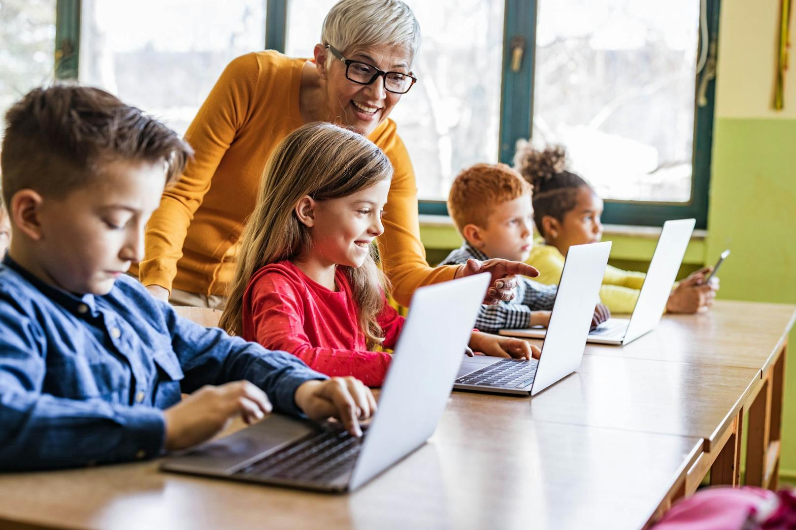 Obwohl die Wiener Lehrerin mit 31. August in Pension ging, wie sie sagt, soll sie nun ein Gehalt für September bekommen.