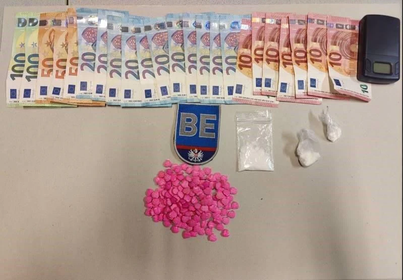 Die Bereitschaftseinheit konnte sowohl Bargeld als auch Suchtmittel sicherstellen. 