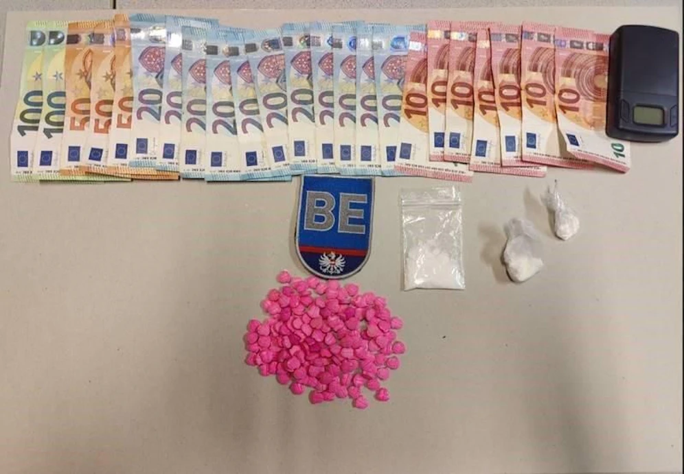 Die Bereitschaftseinheit konnte sowohl Bargeld als auch Suchtmittel sicherstellen. 