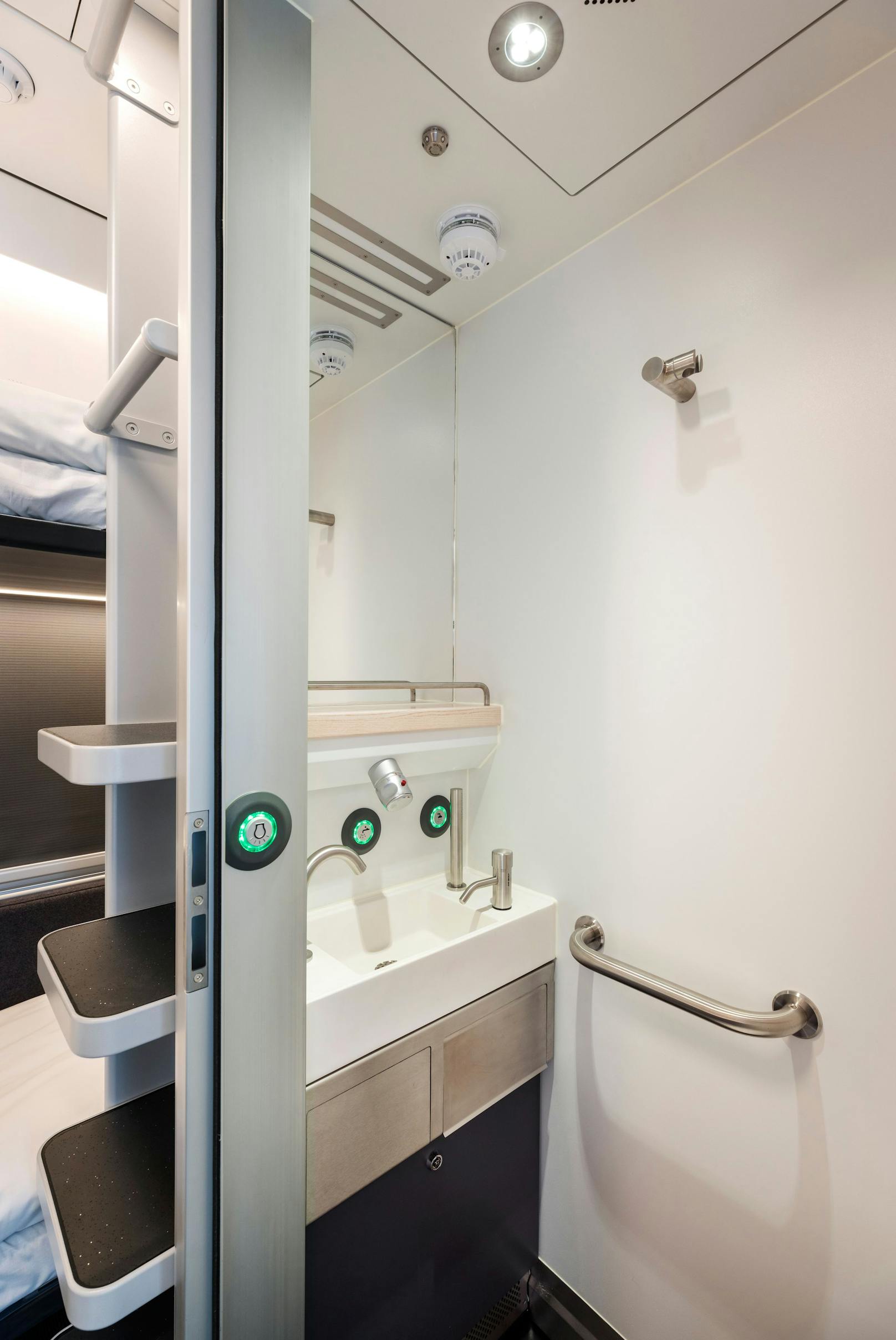 <strong>Schlafwagen</strong>: Die klassischen Abteile sind mit einer WC-Dusch-Kombi ausgestattet.