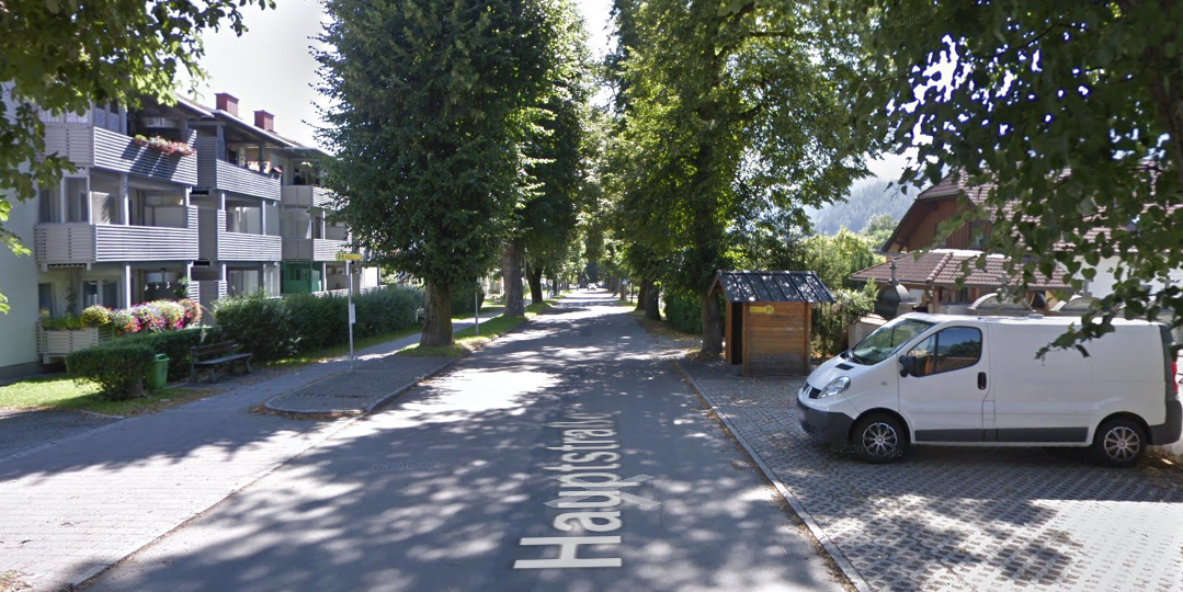 Wegen Grünschnittarbeiten war die Hauptstraße her auf einen Fahrstreifen verengt.