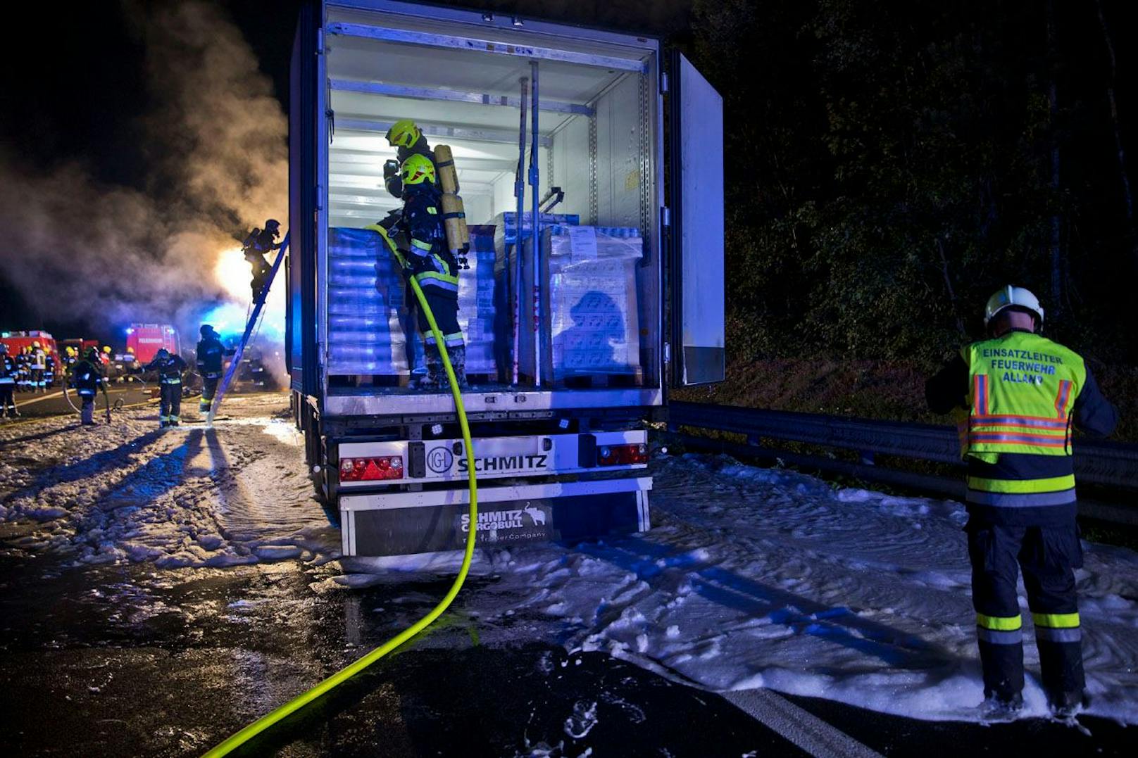 Das Führerhaus des Lkw brannte vollständig aus.