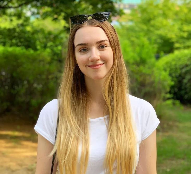 YouTuberin Sara Holmes kämpfte gegen die Krankheit Leukämie.