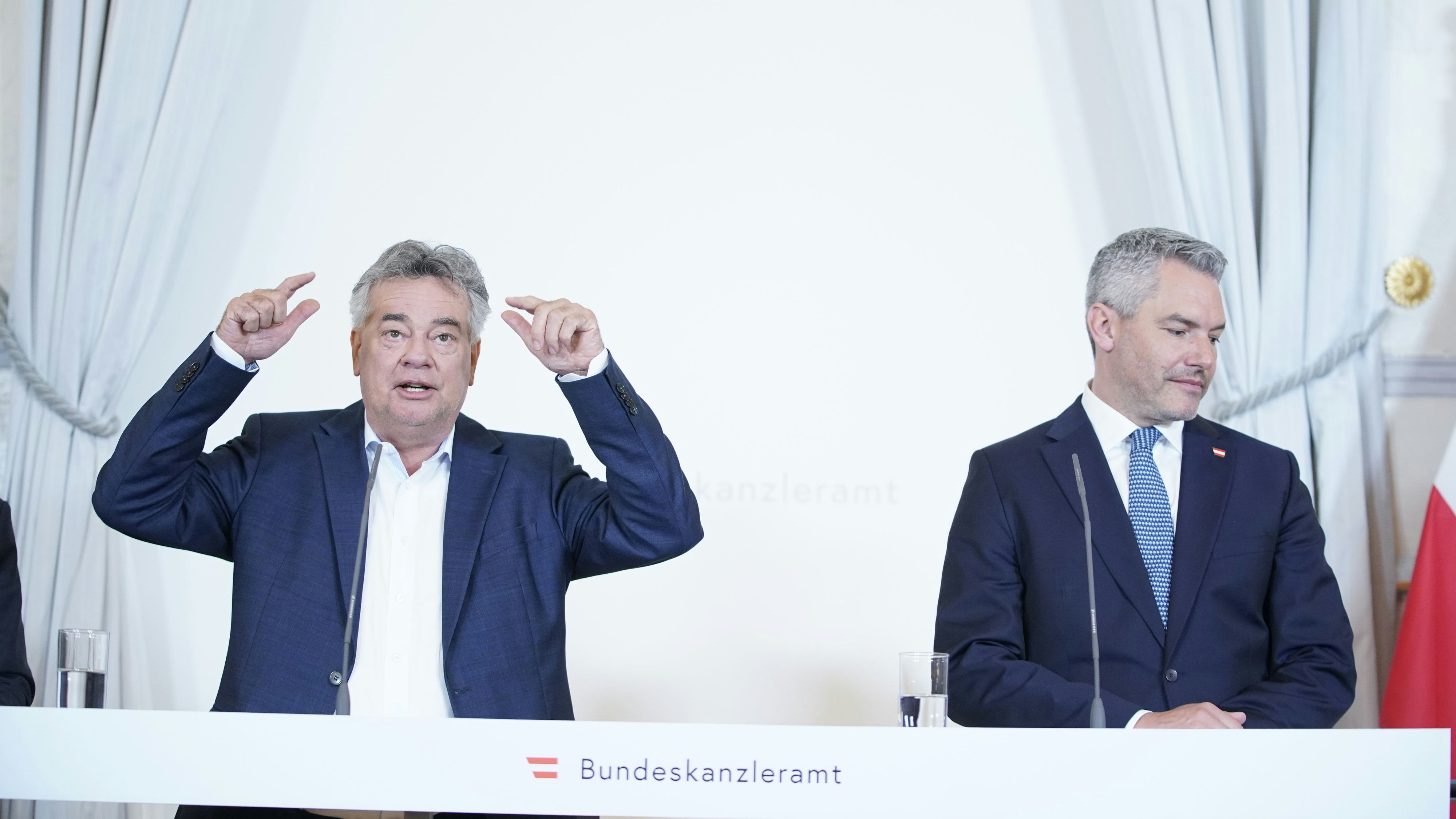 Werner Kogler musste im Sommer in seinem Büro schwitzen.