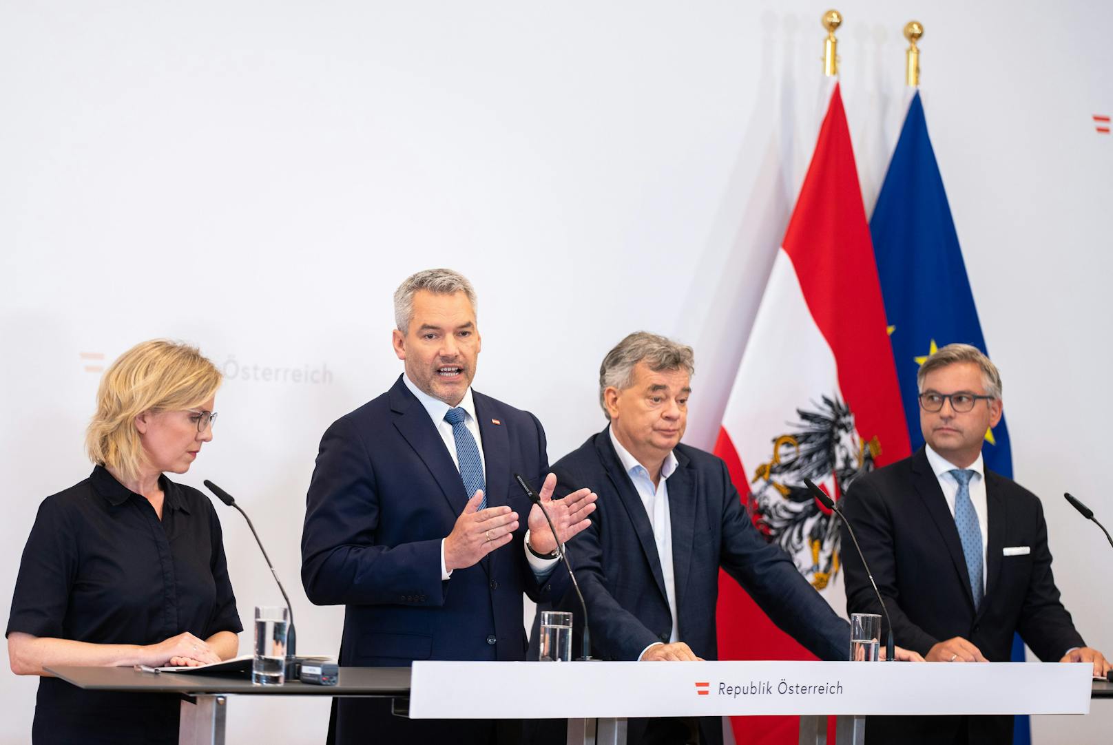 Energieministerin Leonore Gewessler (G), Bundeskanzler Karl Nehammer (ÖVP), Vizekanzler Werner Kogler (G) und Finanzminister Magnus Brunner (ÖVP).