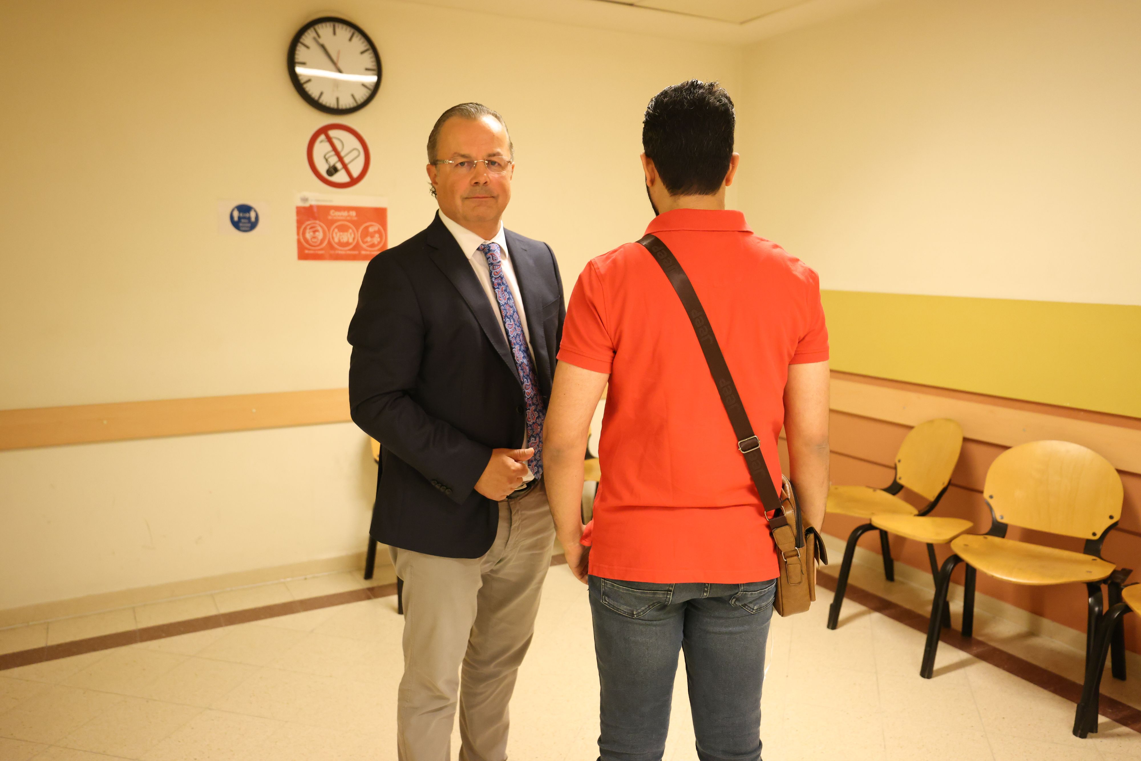 Verteidiger Andreas Reichenbach mit seinem Mandanten