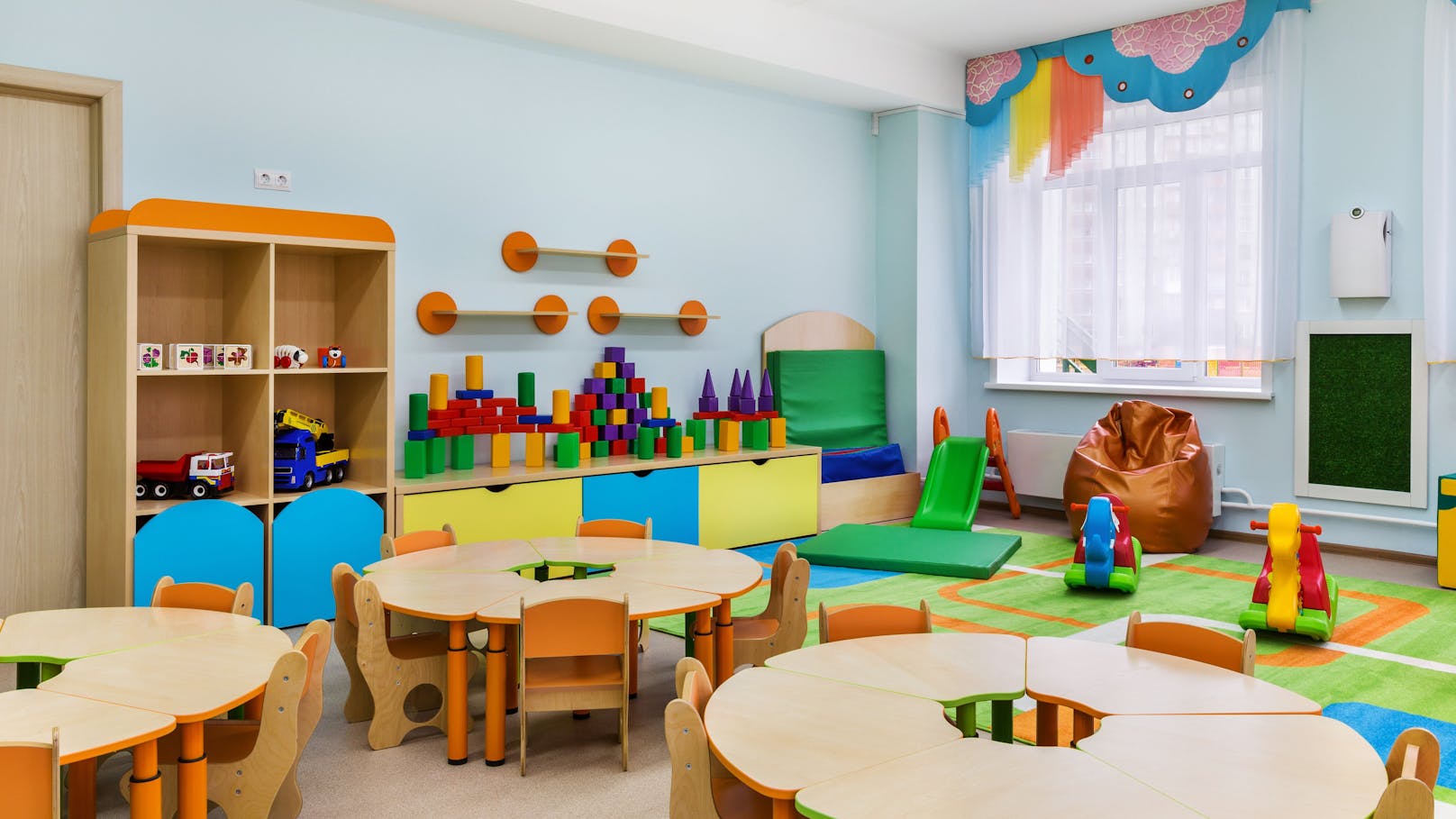 Seit März 2021 wird gegen einen Wiener Kindergartenpädagogen ermittelt. Nun kommen mehr Details ans Licht.