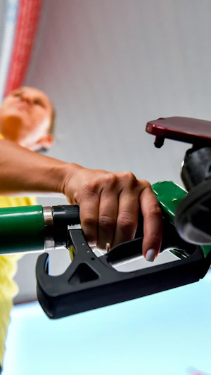 Spritpreise Österreich: Steigende Kosten sorgen für Frust, Streik-Rufe und Diskussionen. Experten warnen vor weiterem Preisanstieg.