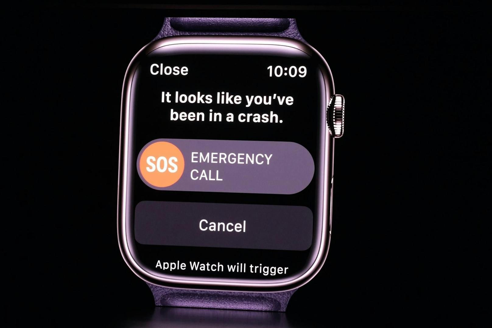 Mit der neuen Crash Detection kann die Apple Watch erkennen, wenn man in einen schweren Autounfall verwickelt ist.