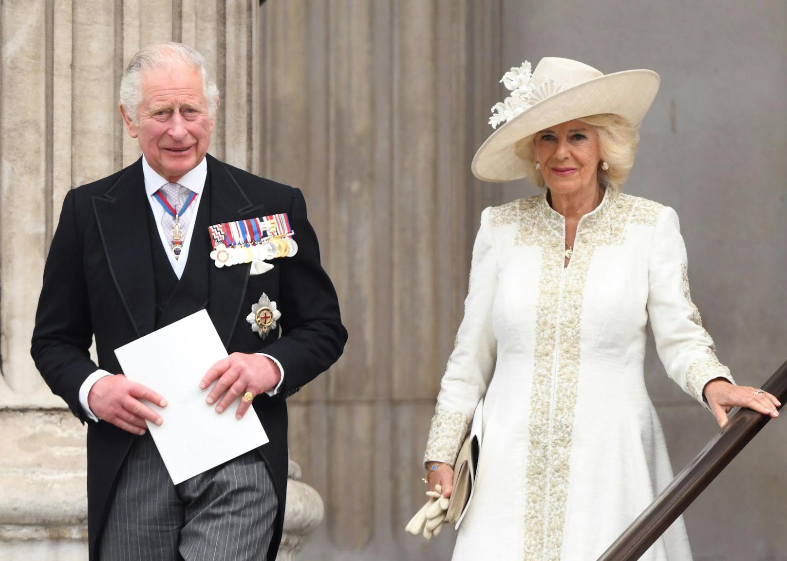 Prinz Charles heißt nun König Charles III. und erbt den Thron von seiner Mutter. Und damit rutschen die Familienmitglieder einen Platz nach oben.